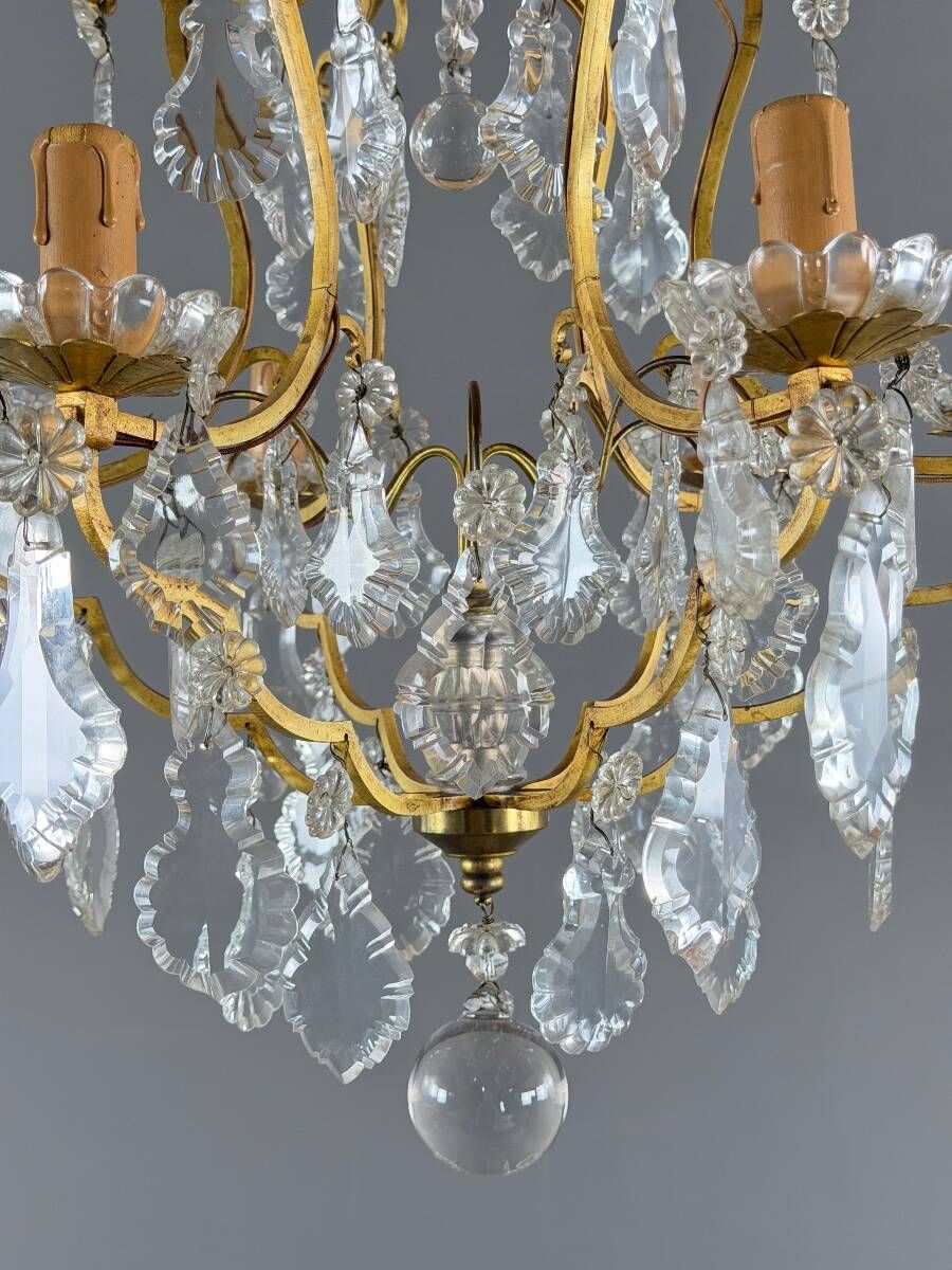 Crystal chandelier and gilded brass, Louis XV style, 19th century.