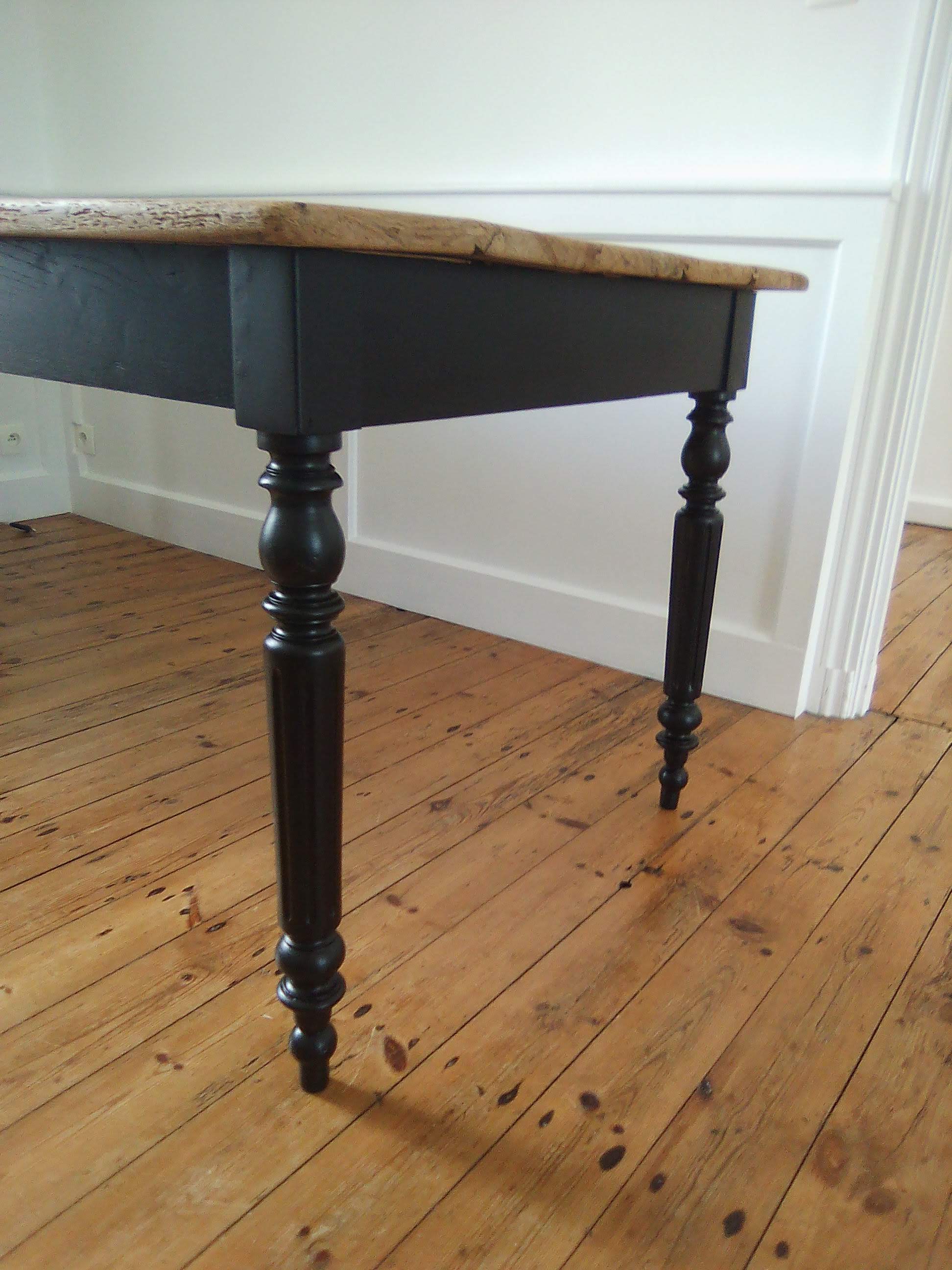Farm table