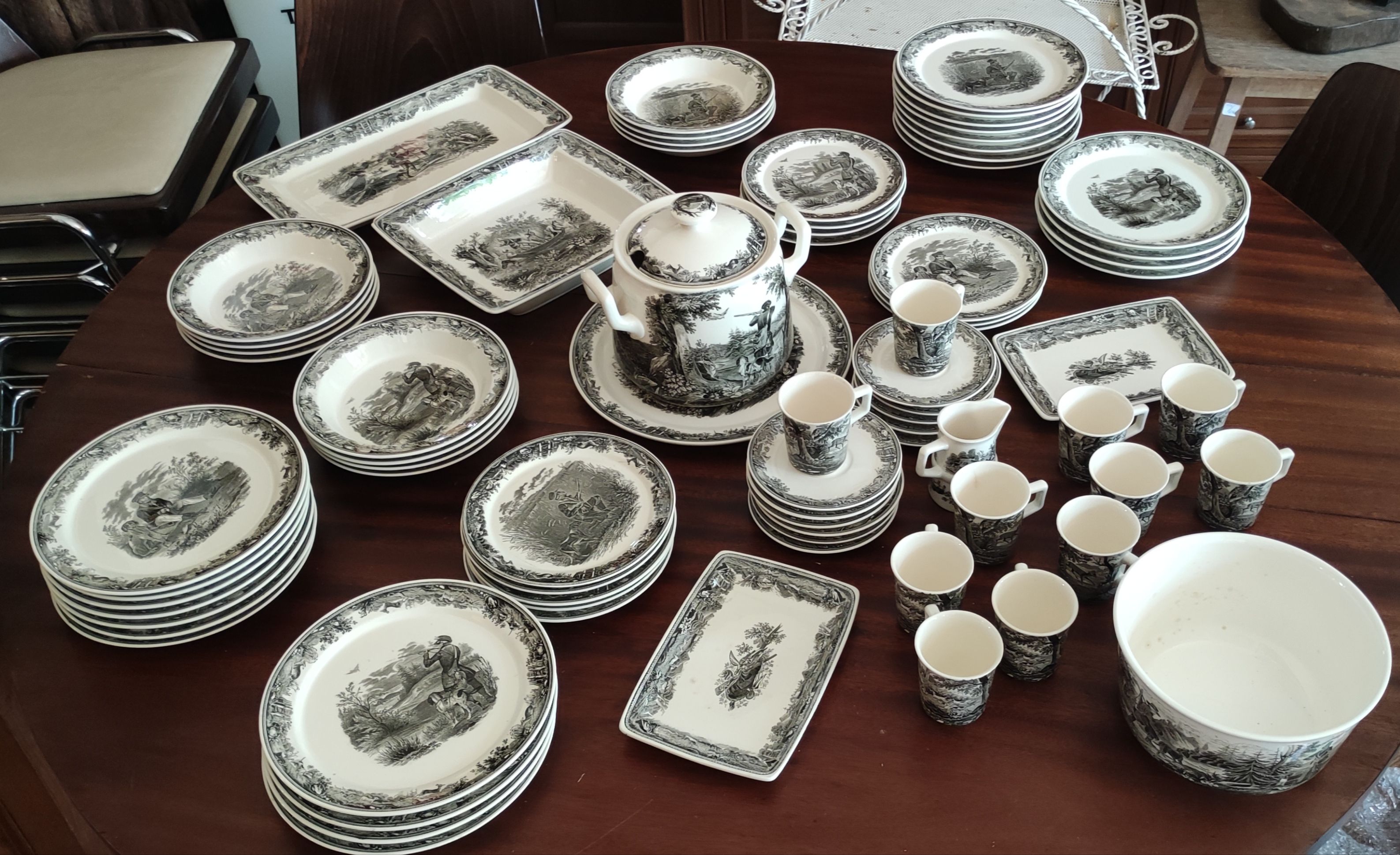 Service Tableware hunting decoration / Villeroy and Boch / model Artemis