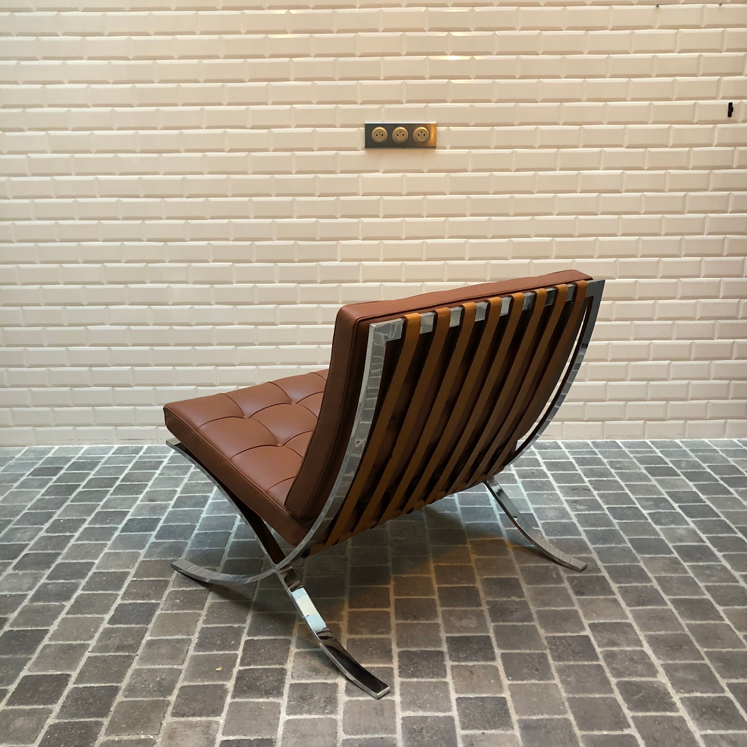 Fauteuil Barcelona de Mies van de Rohe pour Knoll