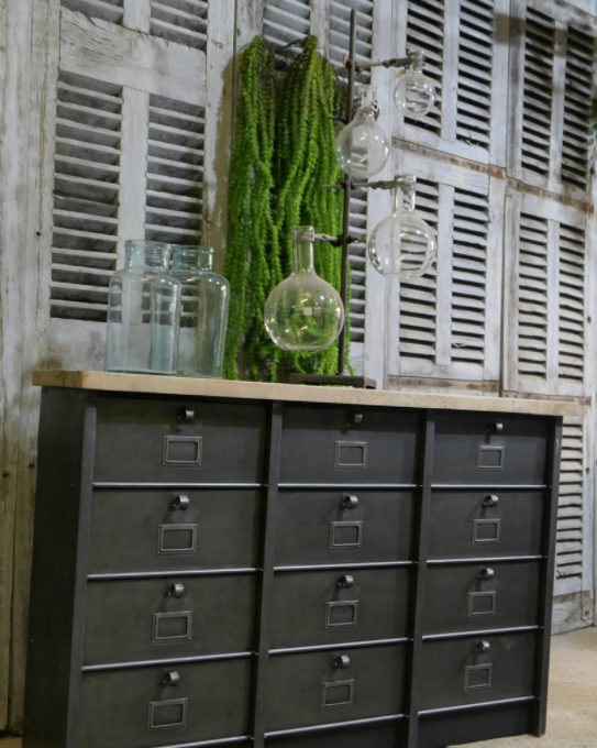Industrial storage cabinet 12 strafor valve and solid oak top