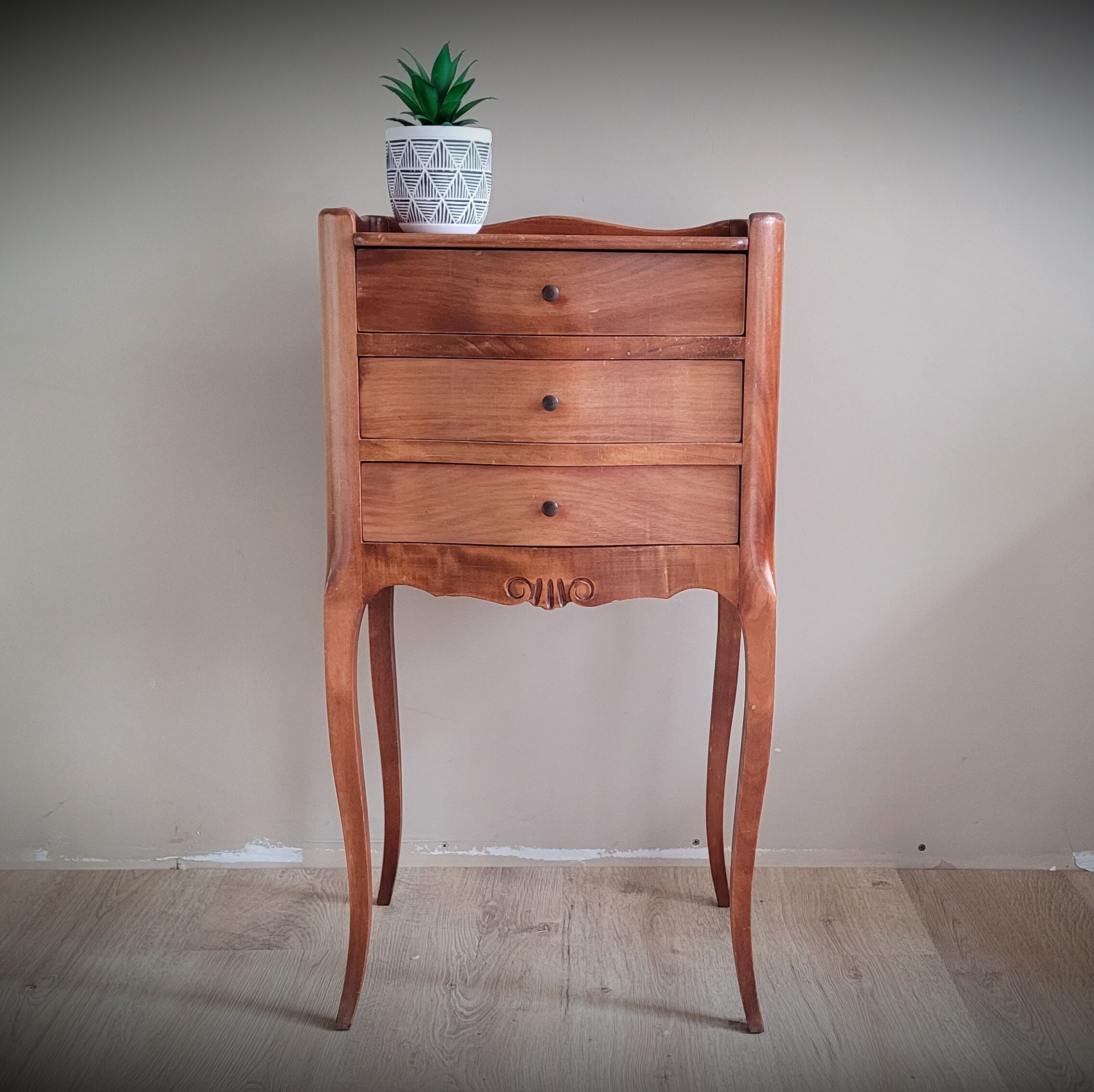 Regency bedside table with drawers