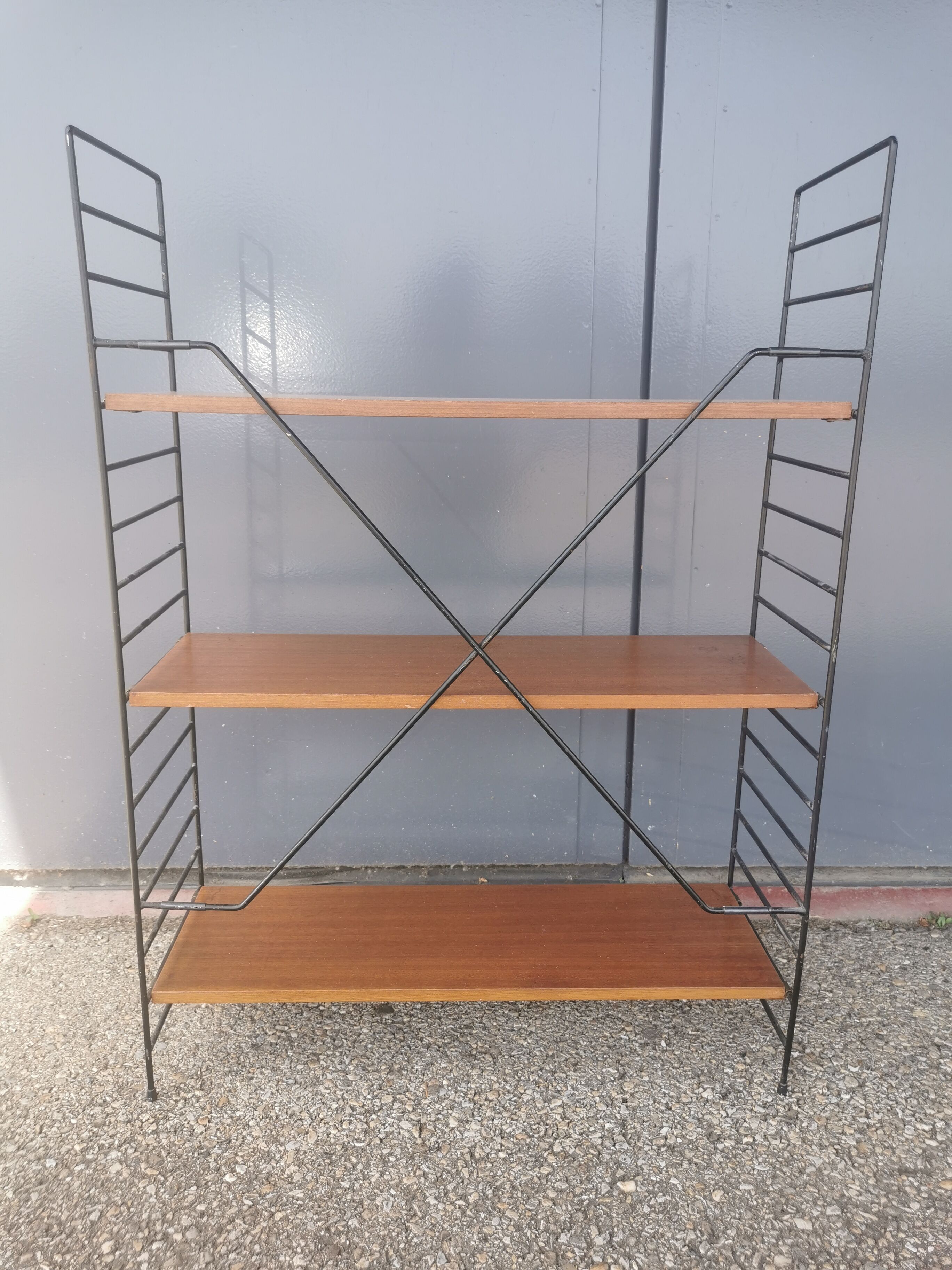 Etagère String sur pieds