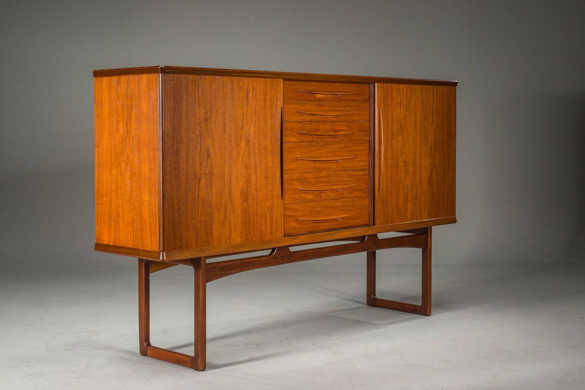 Buffet danois en teck par Arne Vodder pour Vamo Sønderborg, années 1960