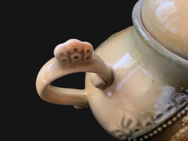 Earthenware teapot from Volgograd (Russia)