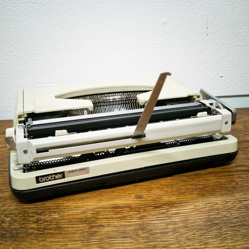 Brother Deluxe 800 typewriter