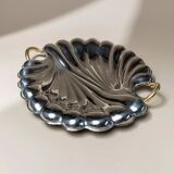 Plateau en acier inoxydable poli argenté en forme de coquillage avec poignées dorées, Becchetti Italie années 1980.