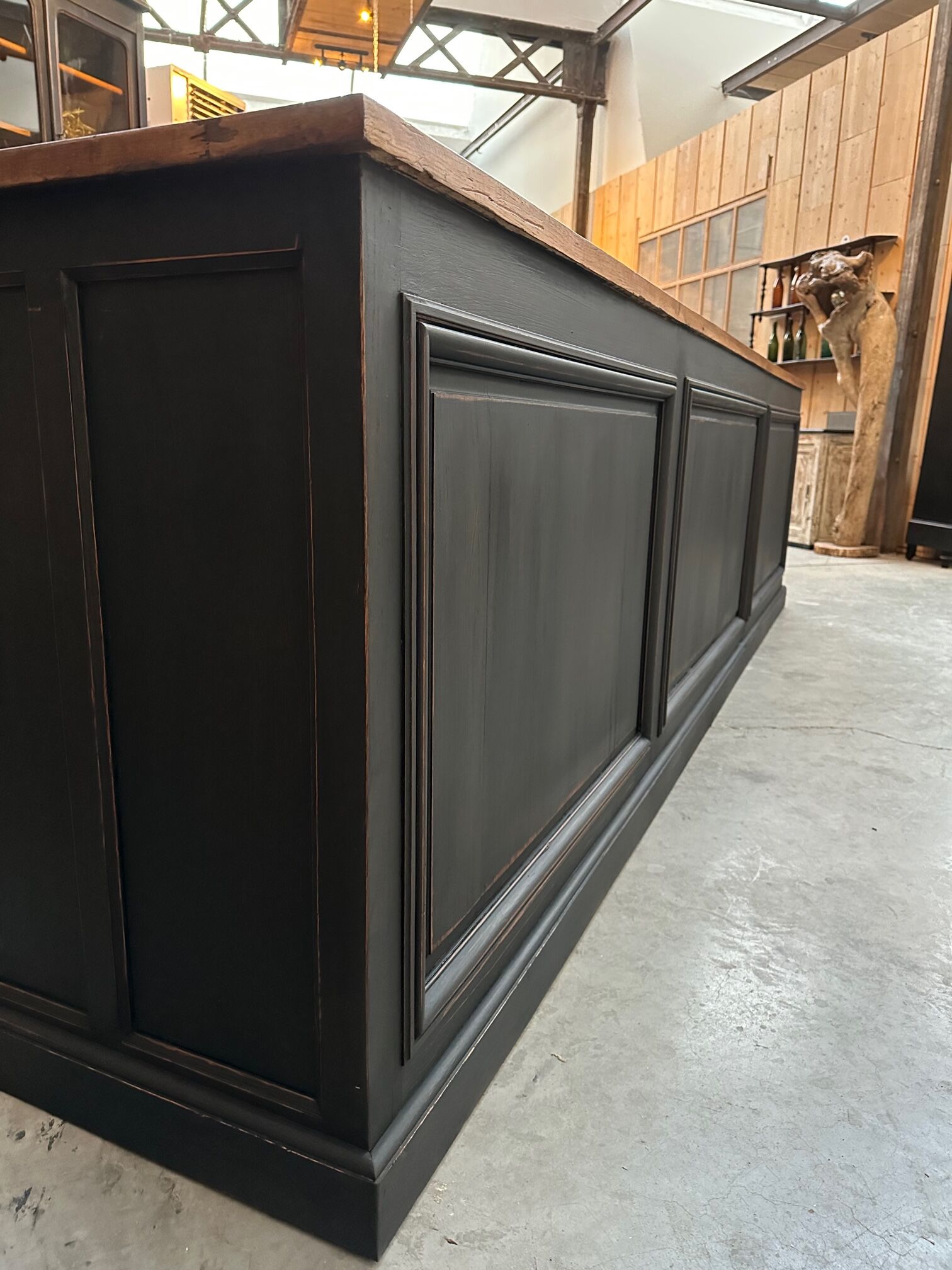 Counter early twentieth oak