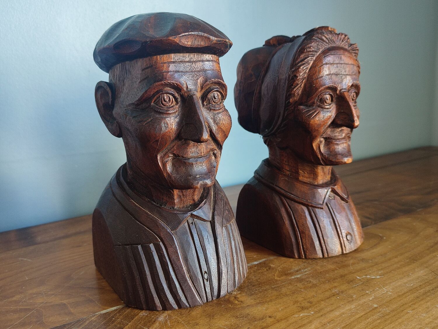 Serre livre en bois sculpté vintage