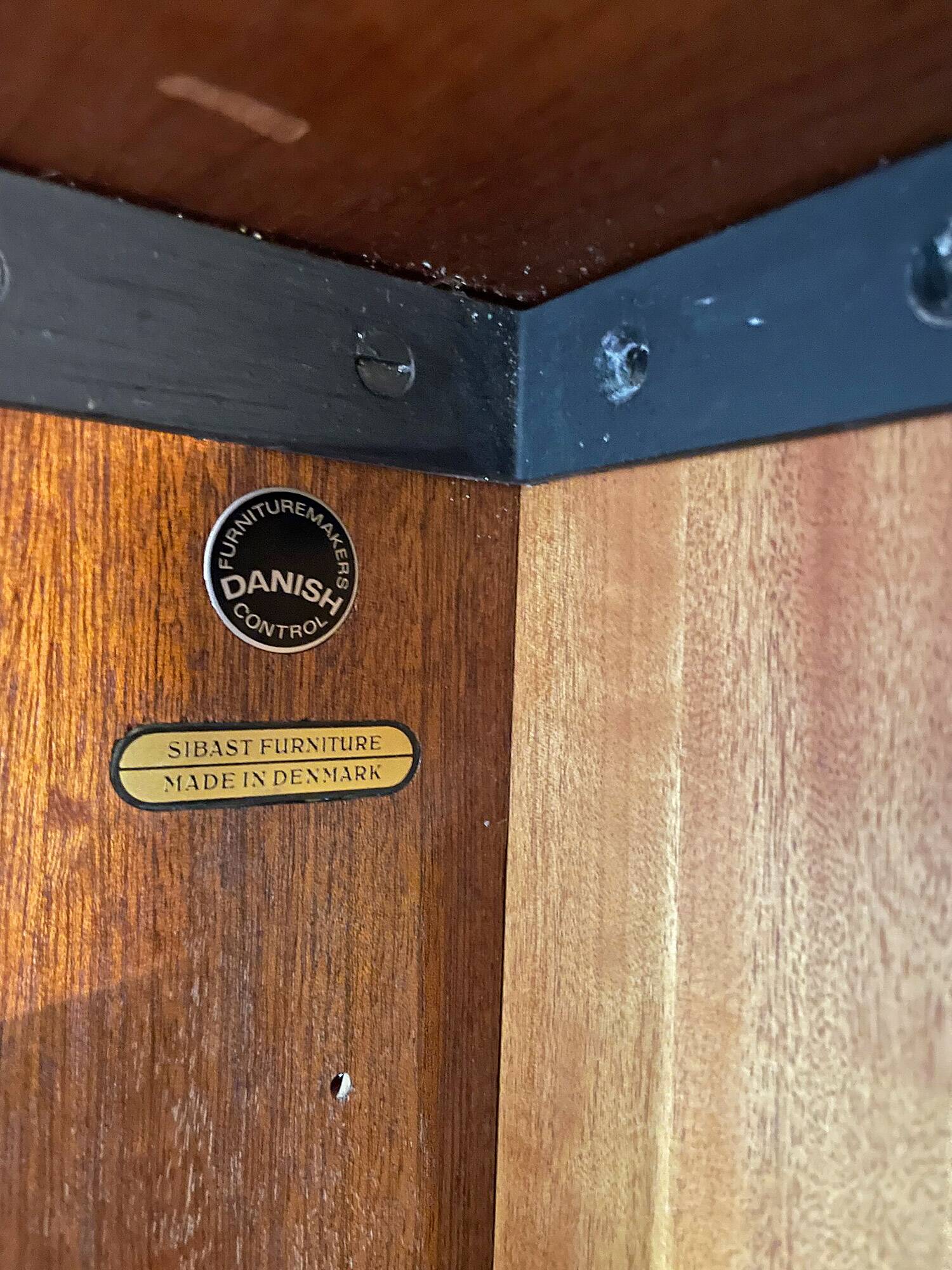Arne Vodder pour Sibast Combinaison de deux buffets suspendus Palissandre années 60 – A