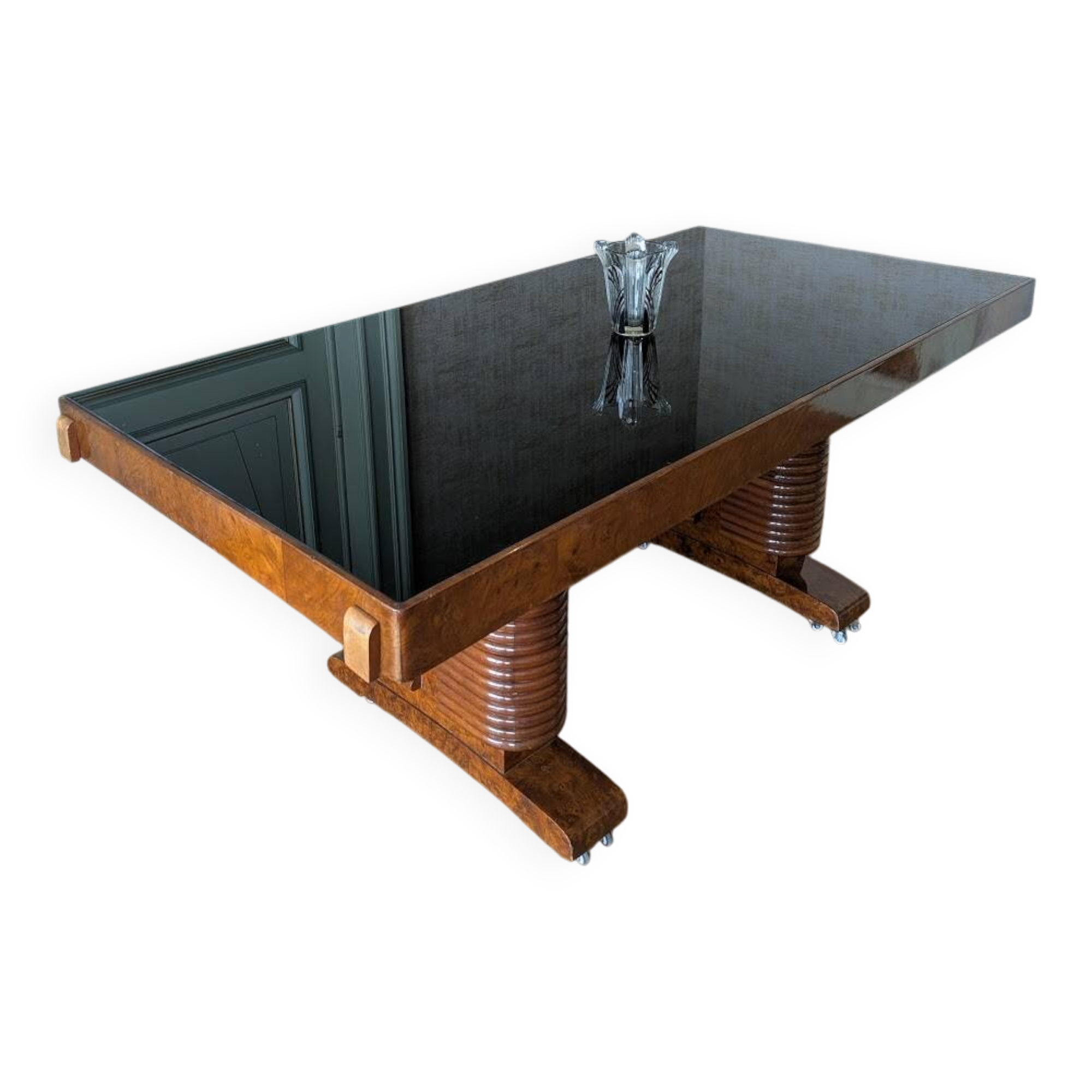 Art Deco table in walnut burl
