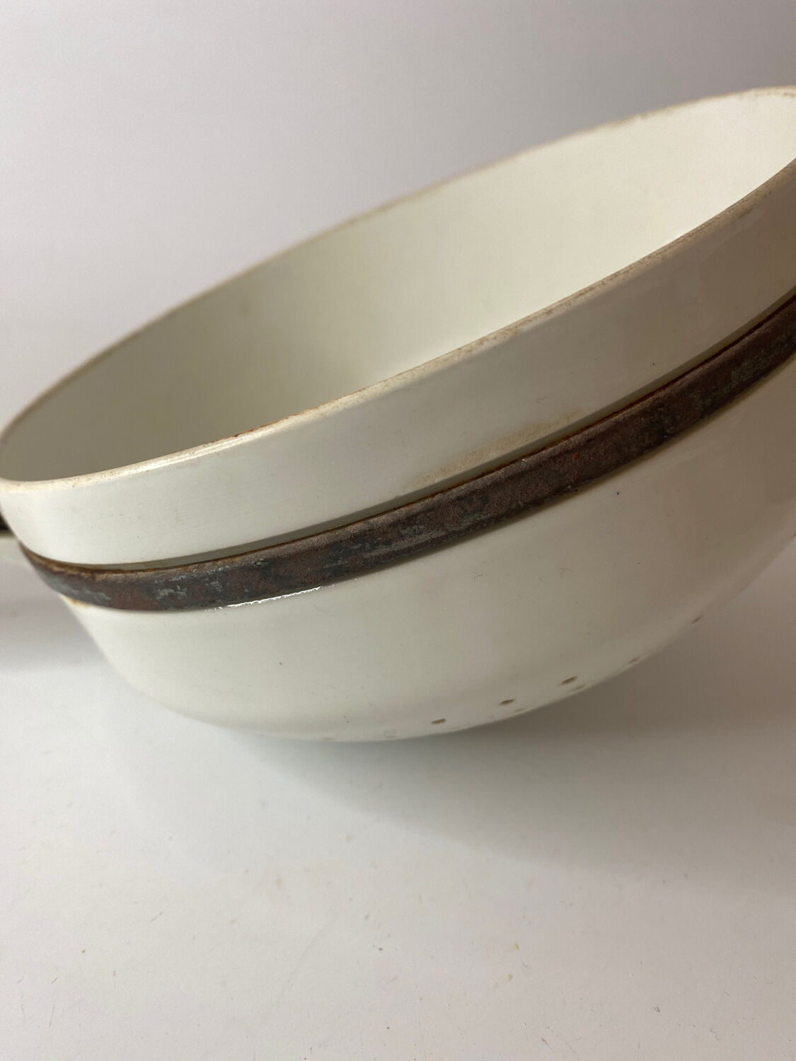 Porcelain strainer