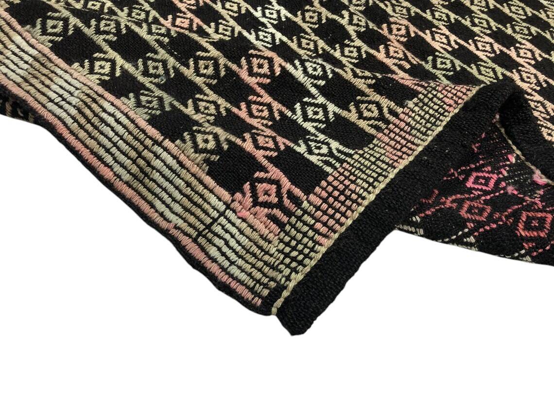 Tapis Kilim tribal pour la maison