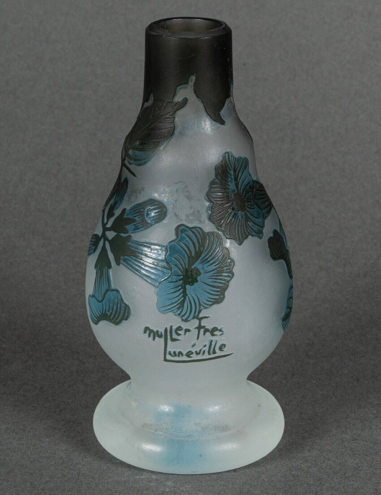 Vase in glass paste Muller Frères Lunéville foot shower floral decor