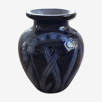 Artisan vase with floral motifs