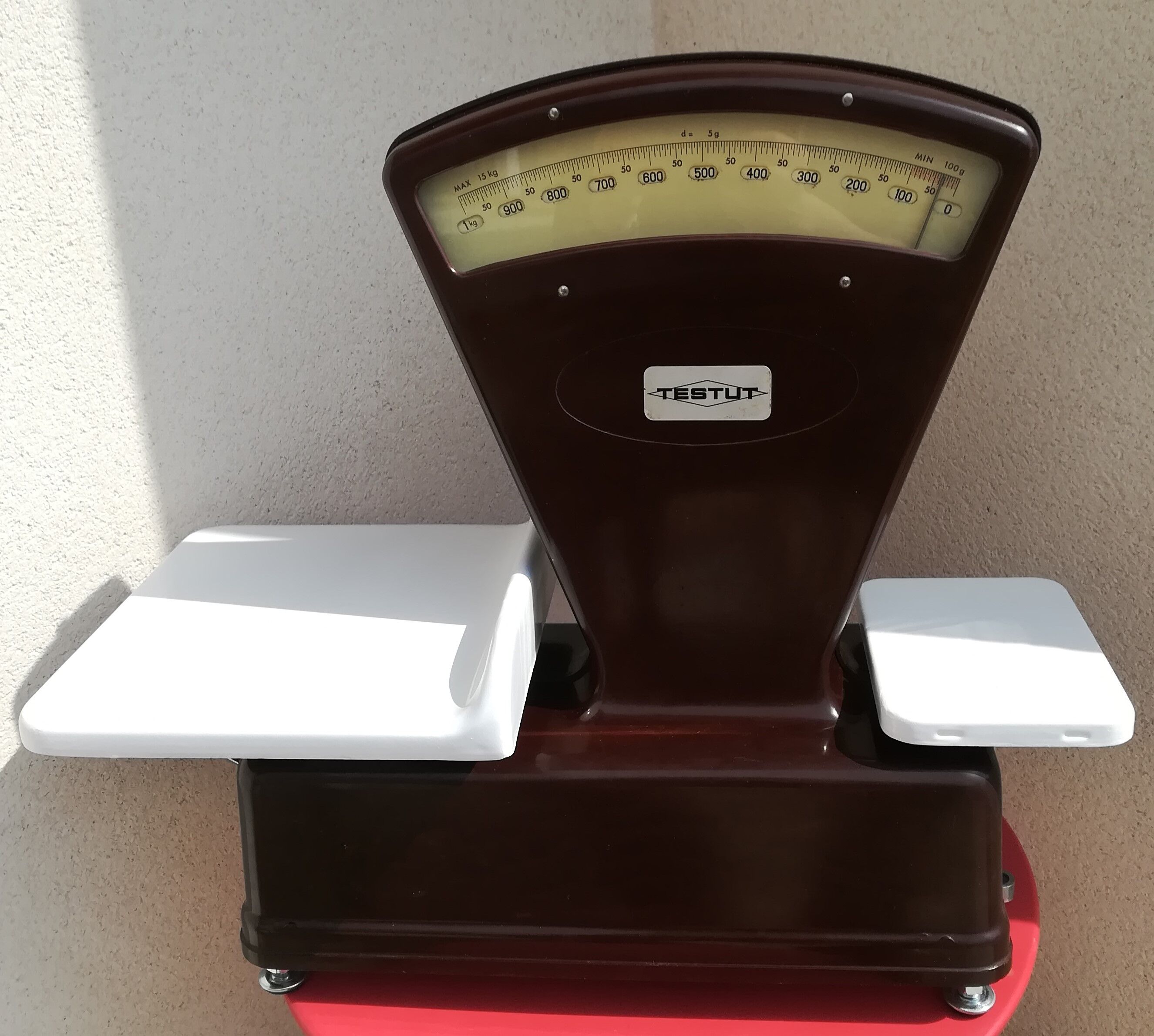 Sawbones in bakalite testut scale