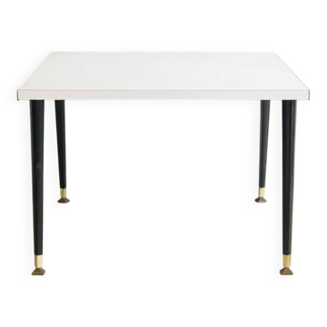 Table basse en formica blanche en forme de carré