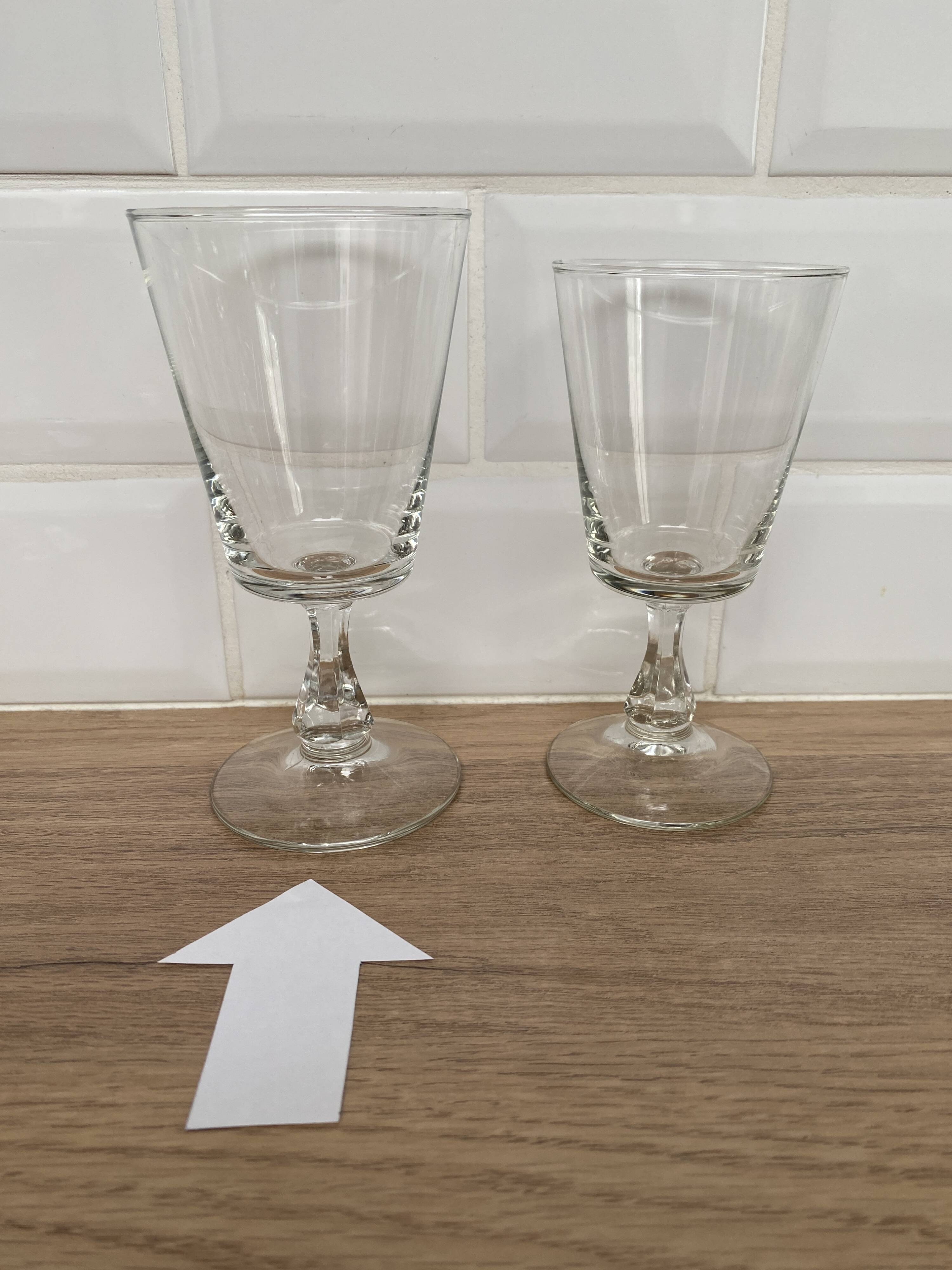 Set of 9 red wine glasses