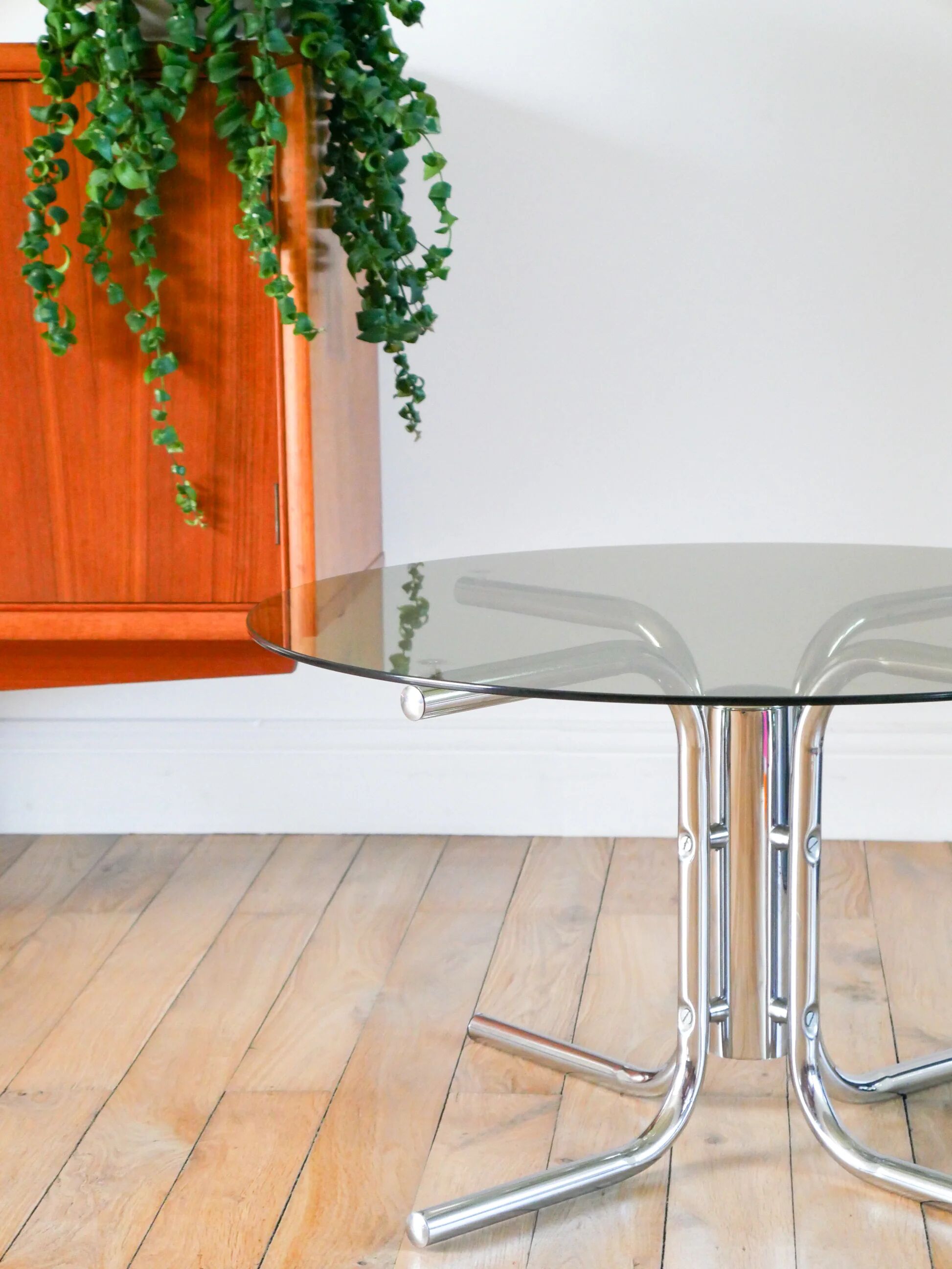 Round coffee table in smoked glass and chrome, star base, design, 1970.