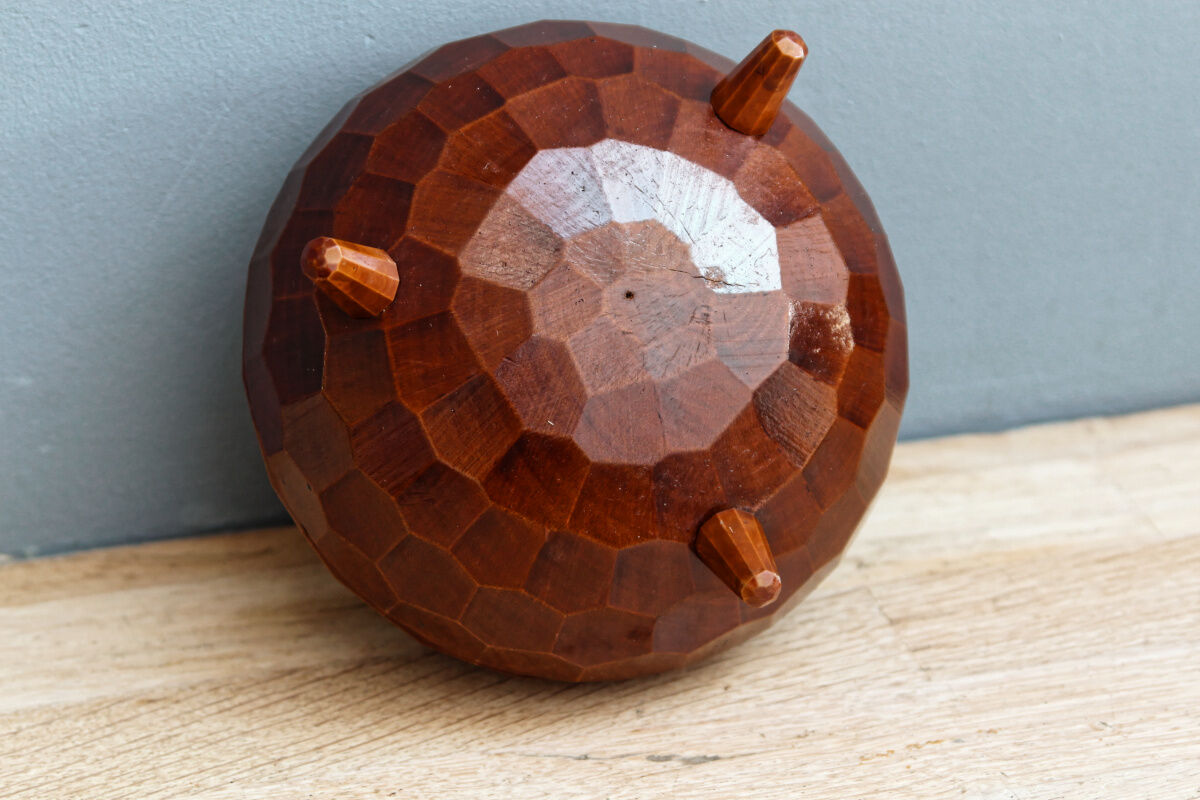 Bonbonnière, vintage tripod box