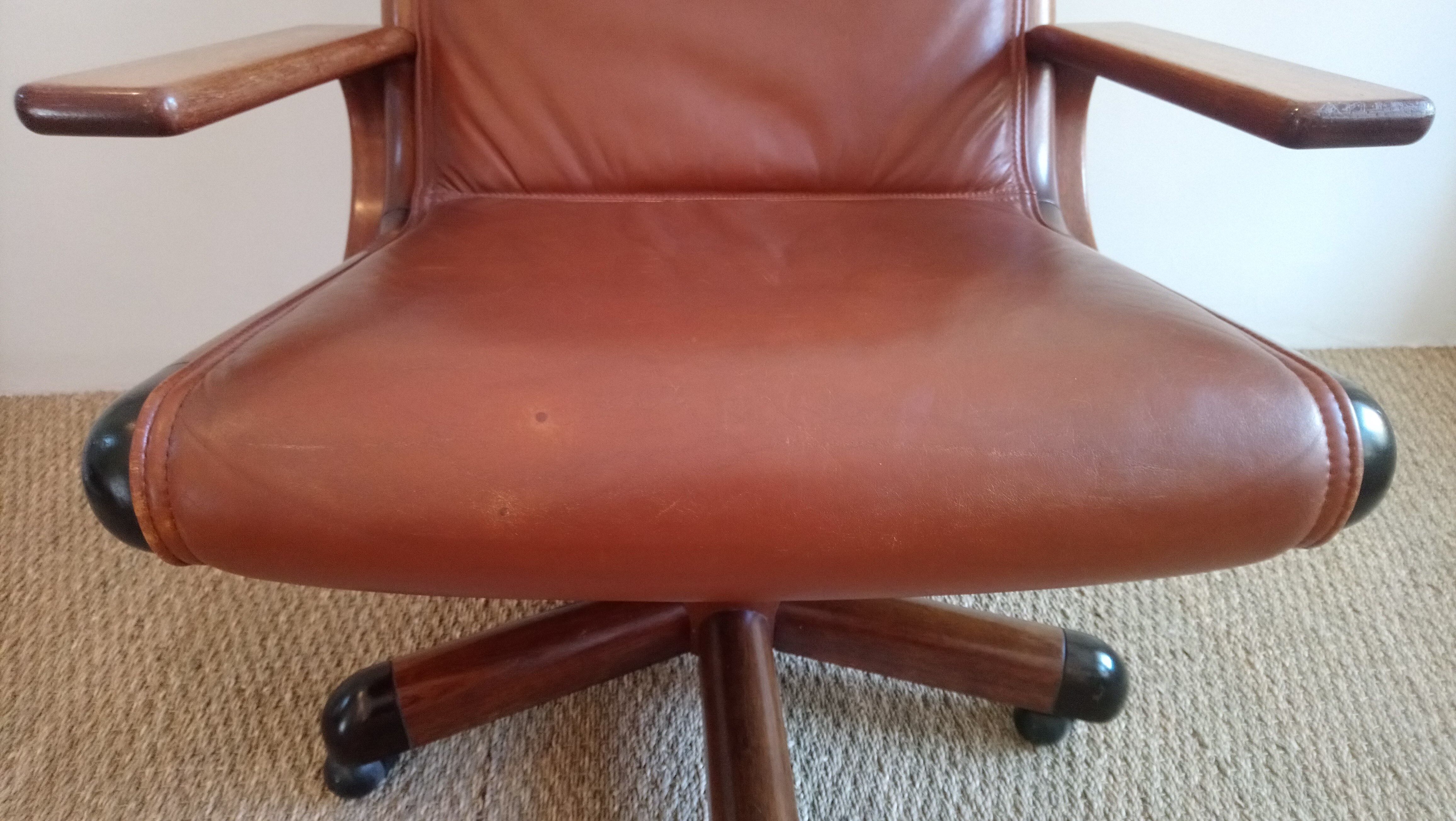 Leather "Everest" chair by AG Barcelona