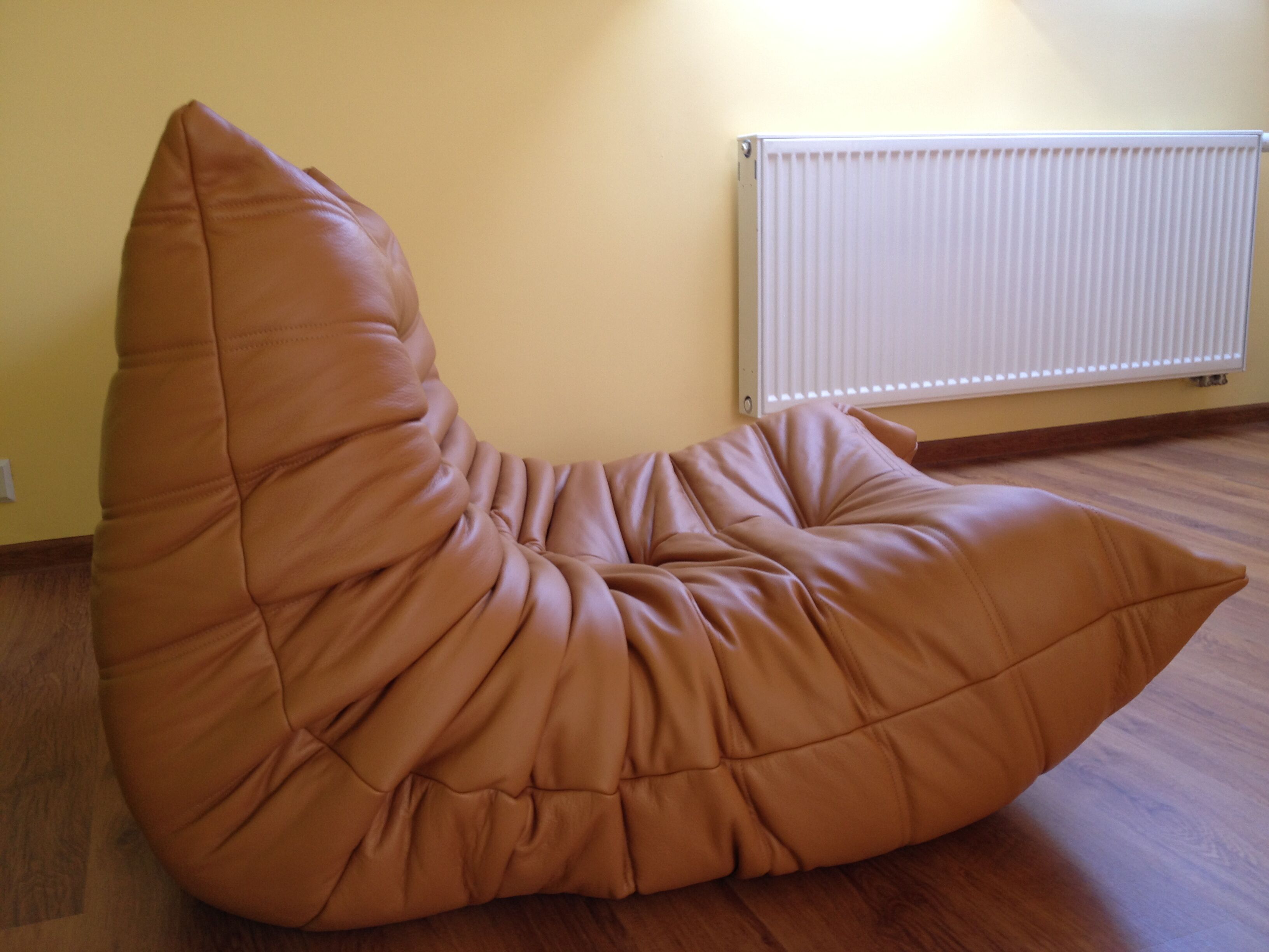 Togo armchair model designed by Michel Ducaroy 197