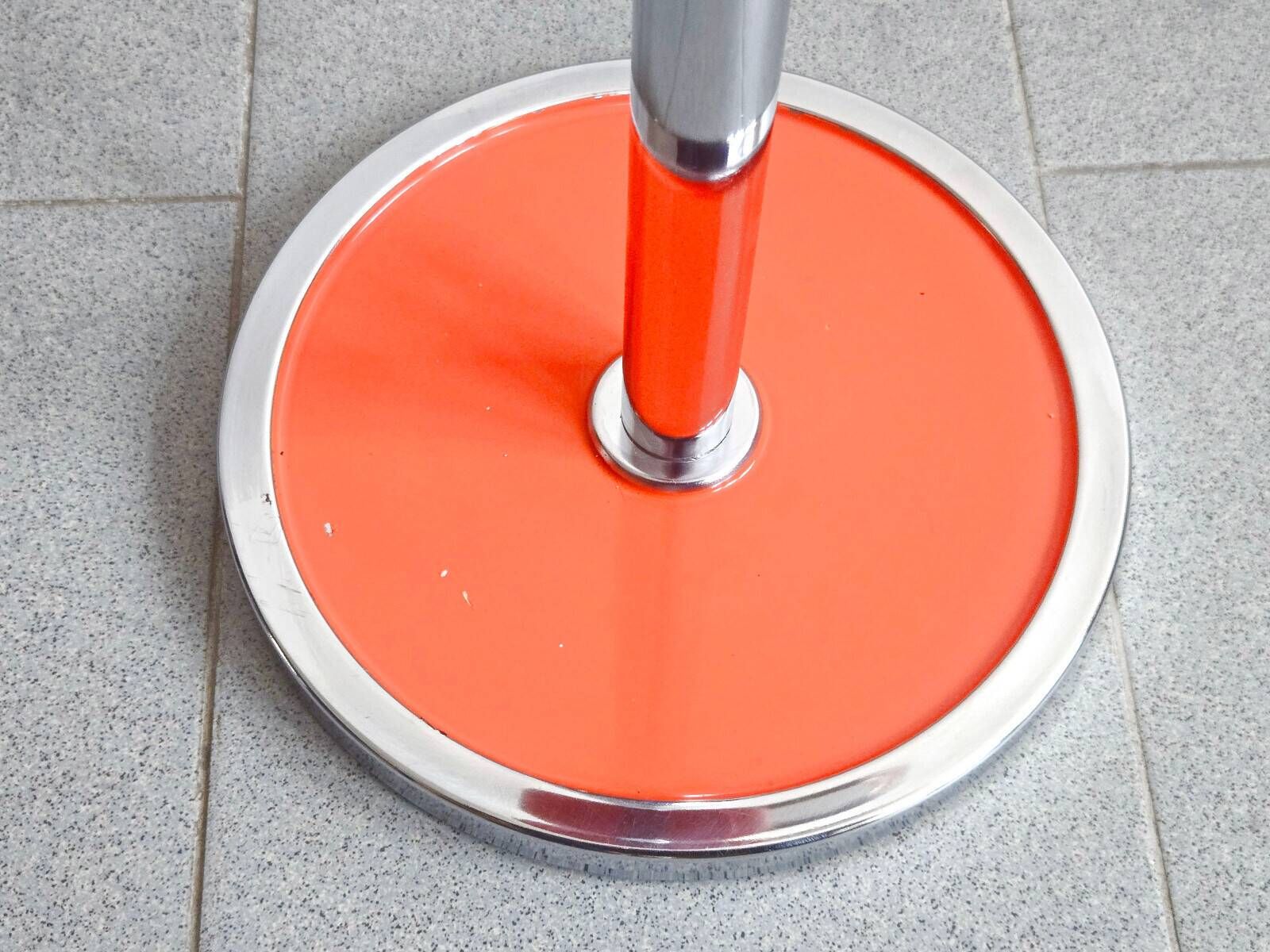 VINTAGE 1970s METAL ASH TRAY ON A STAND ORANGE LACQUER & CHROME 70S SPACE AGE