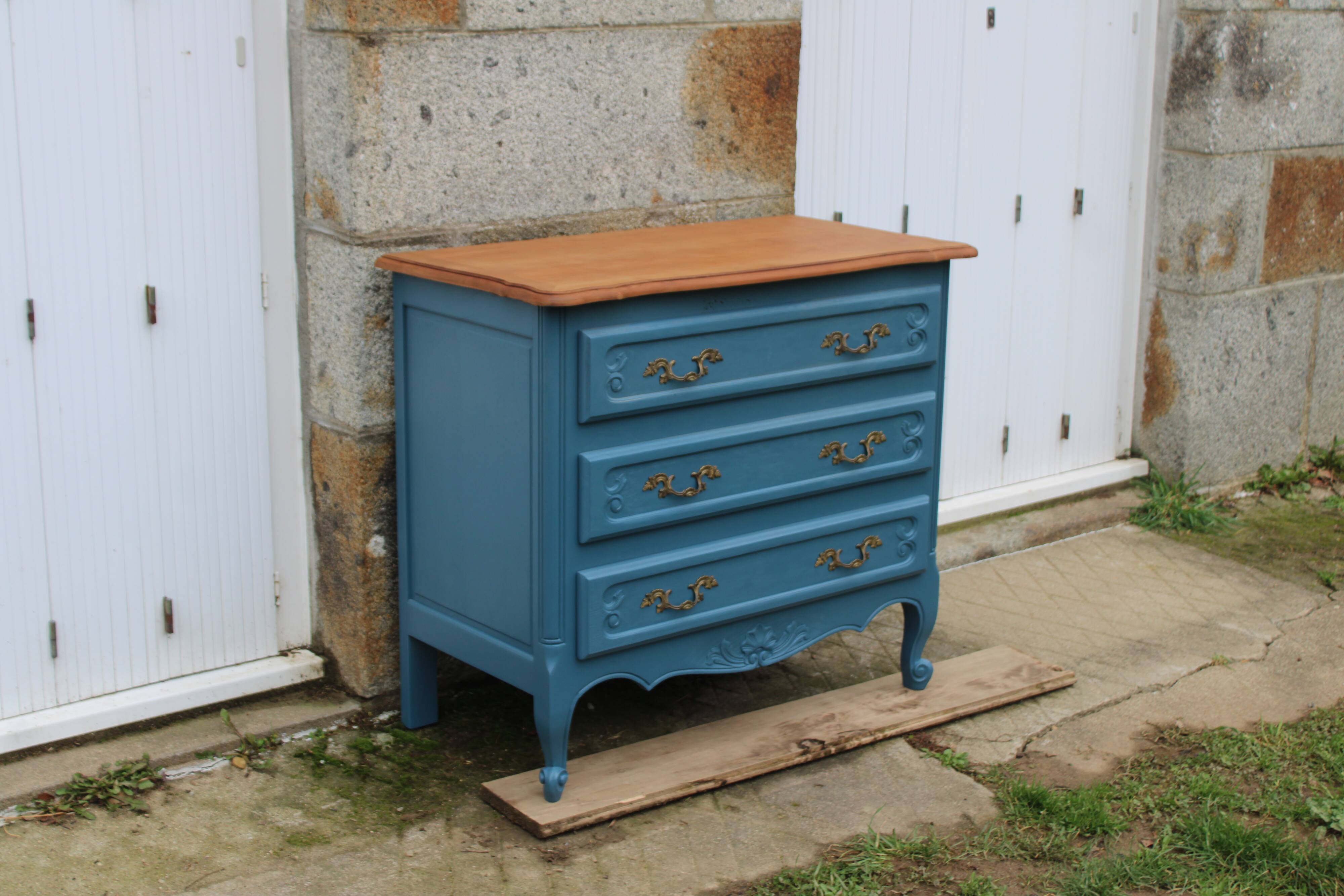Commode ancienne rénovée bleu – plateau bois – 3 tiroirs
