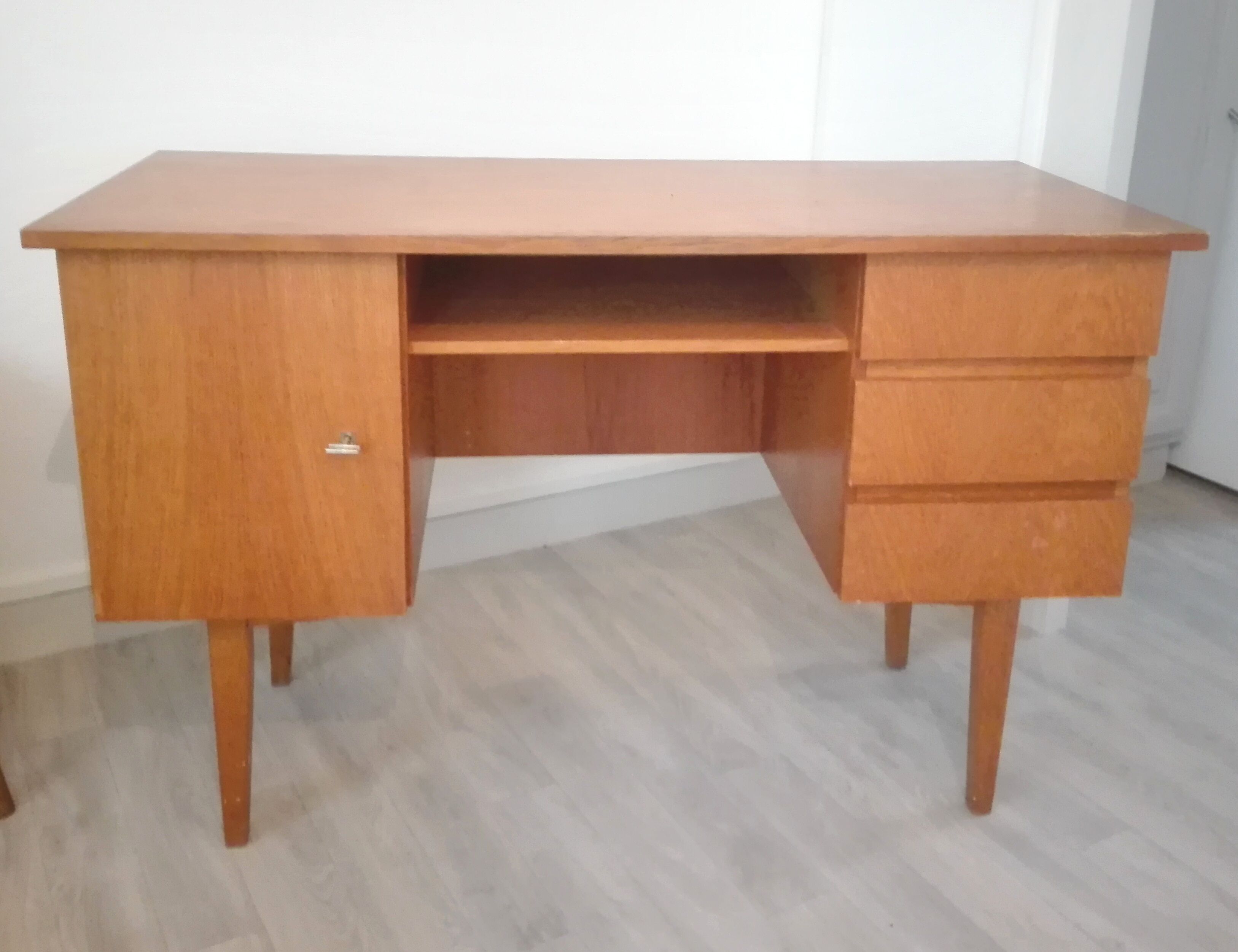 Bureau pieds compas style scandinave