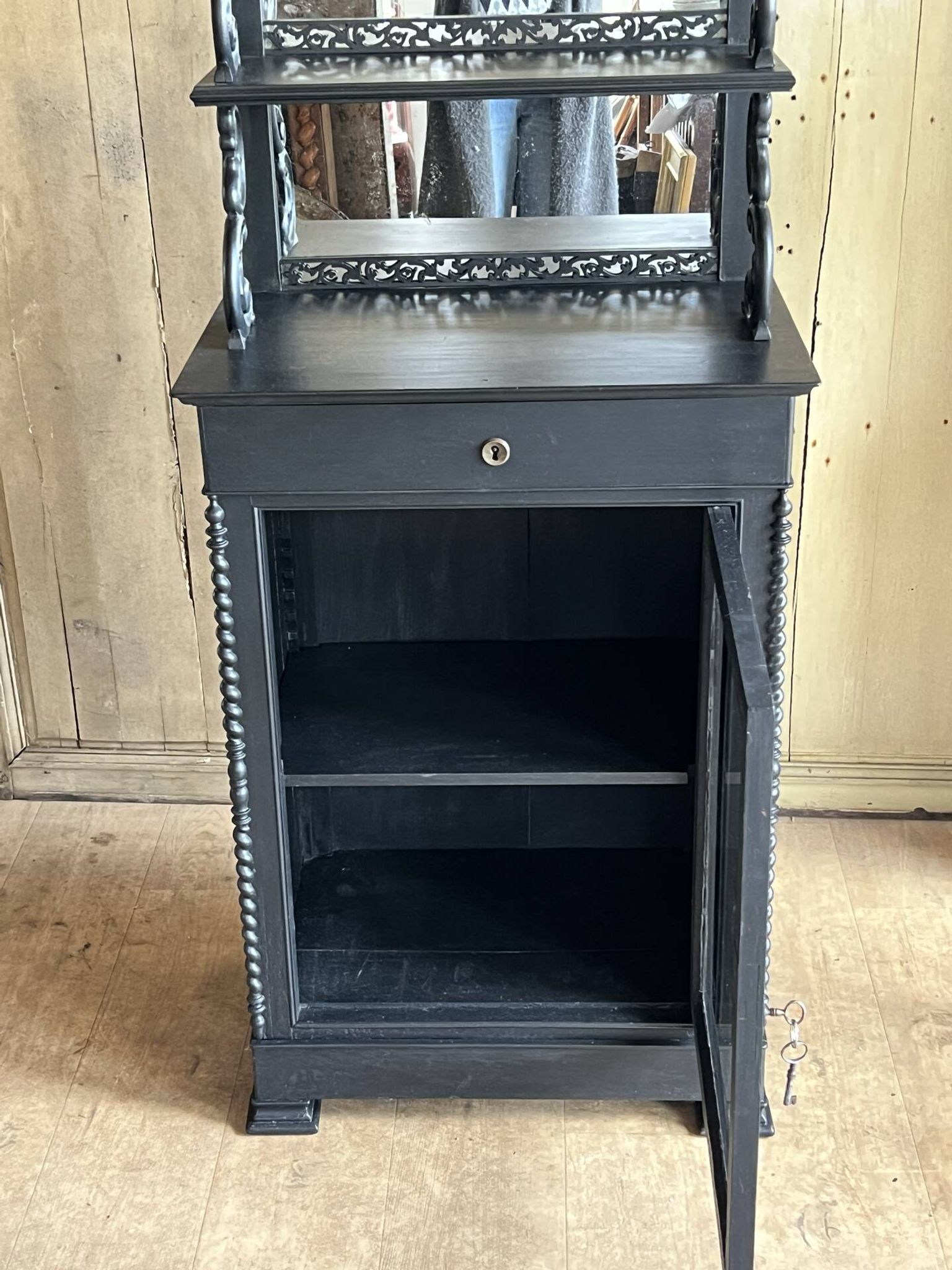 Vitrine ancienne
