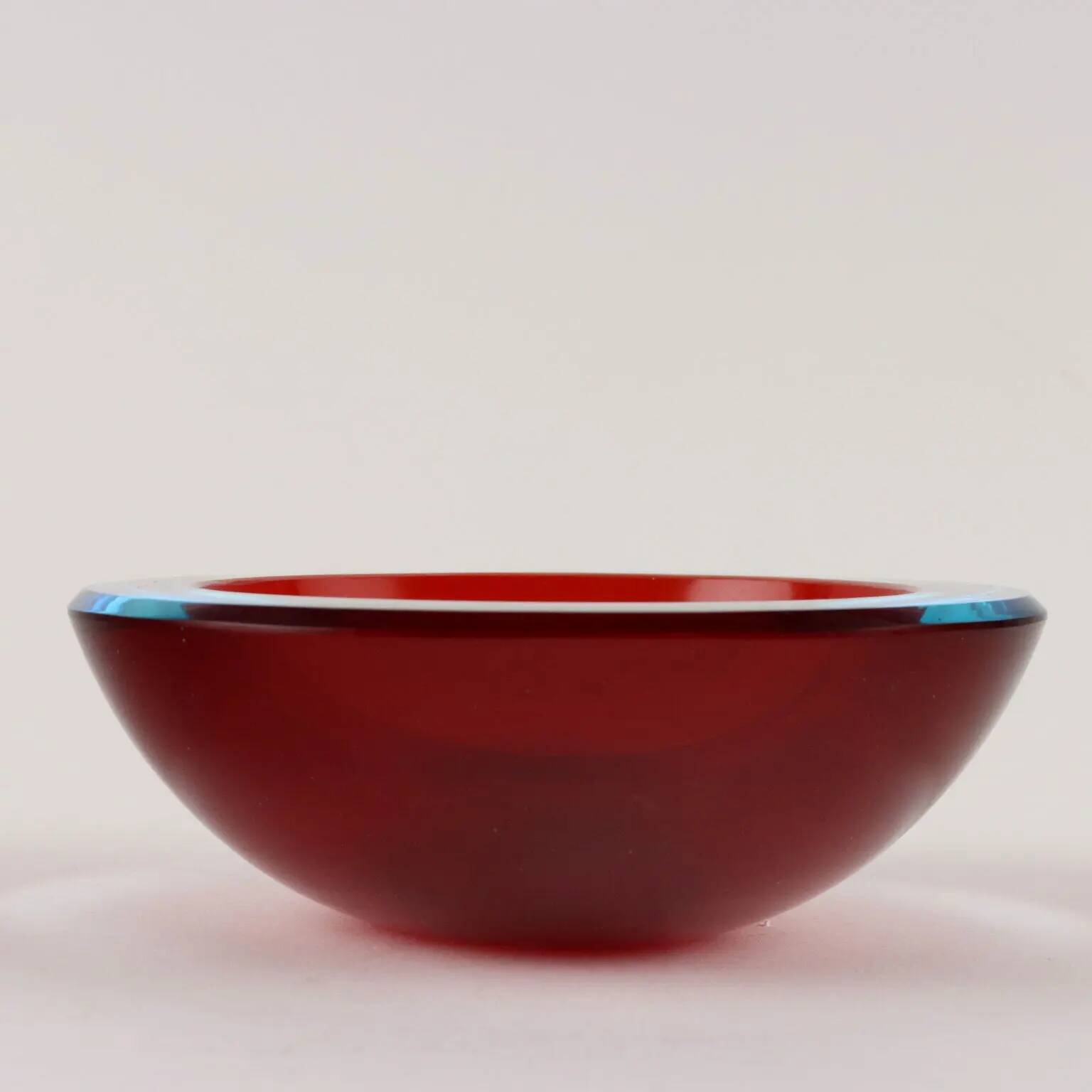 Vintage bowl from the 1960s in multicoloured glass from Murano, Italy.