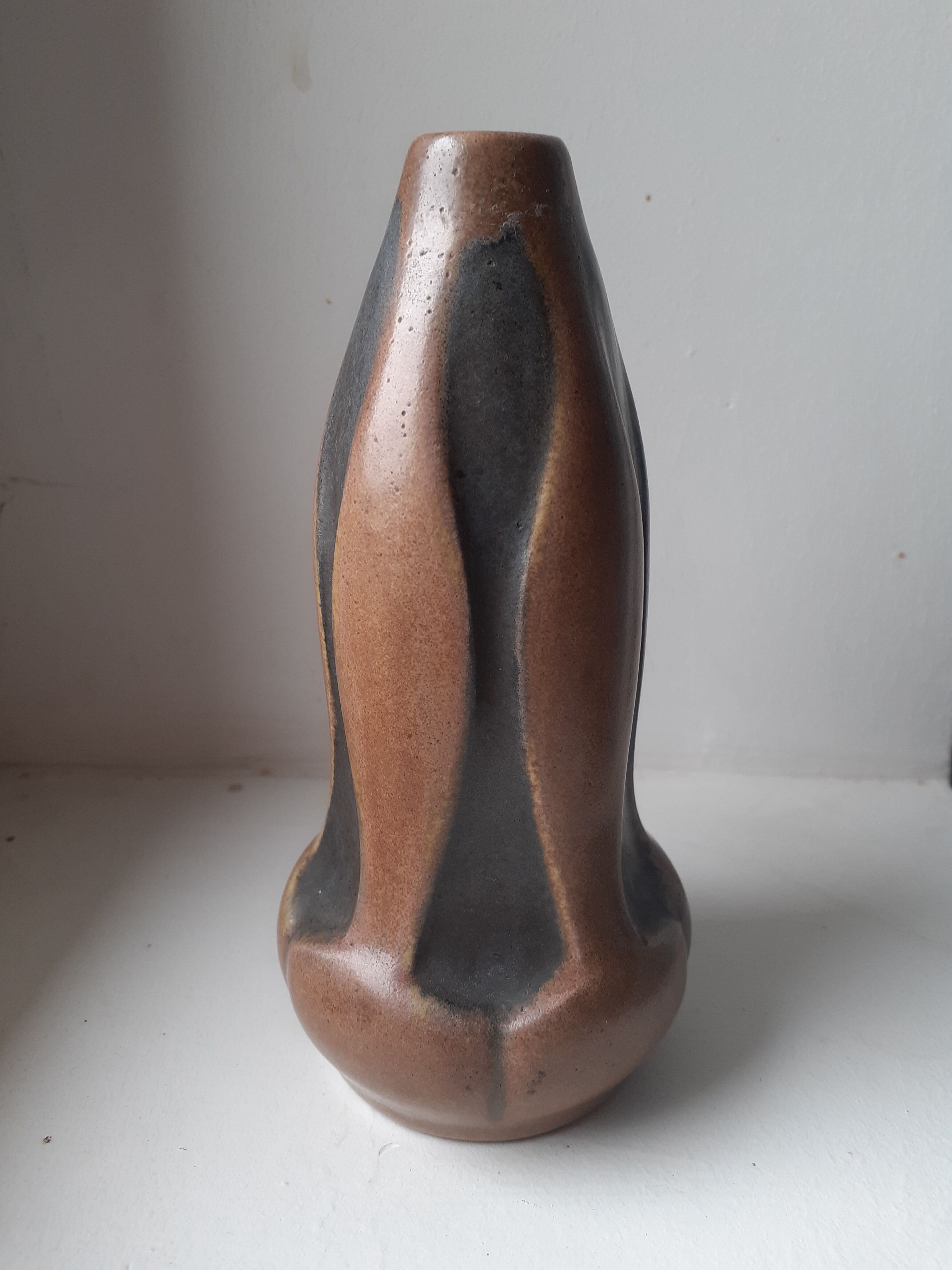 Lourioux sandstone vase