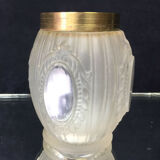 Vase ancien en verre et bague en laiton de style Louis XVI