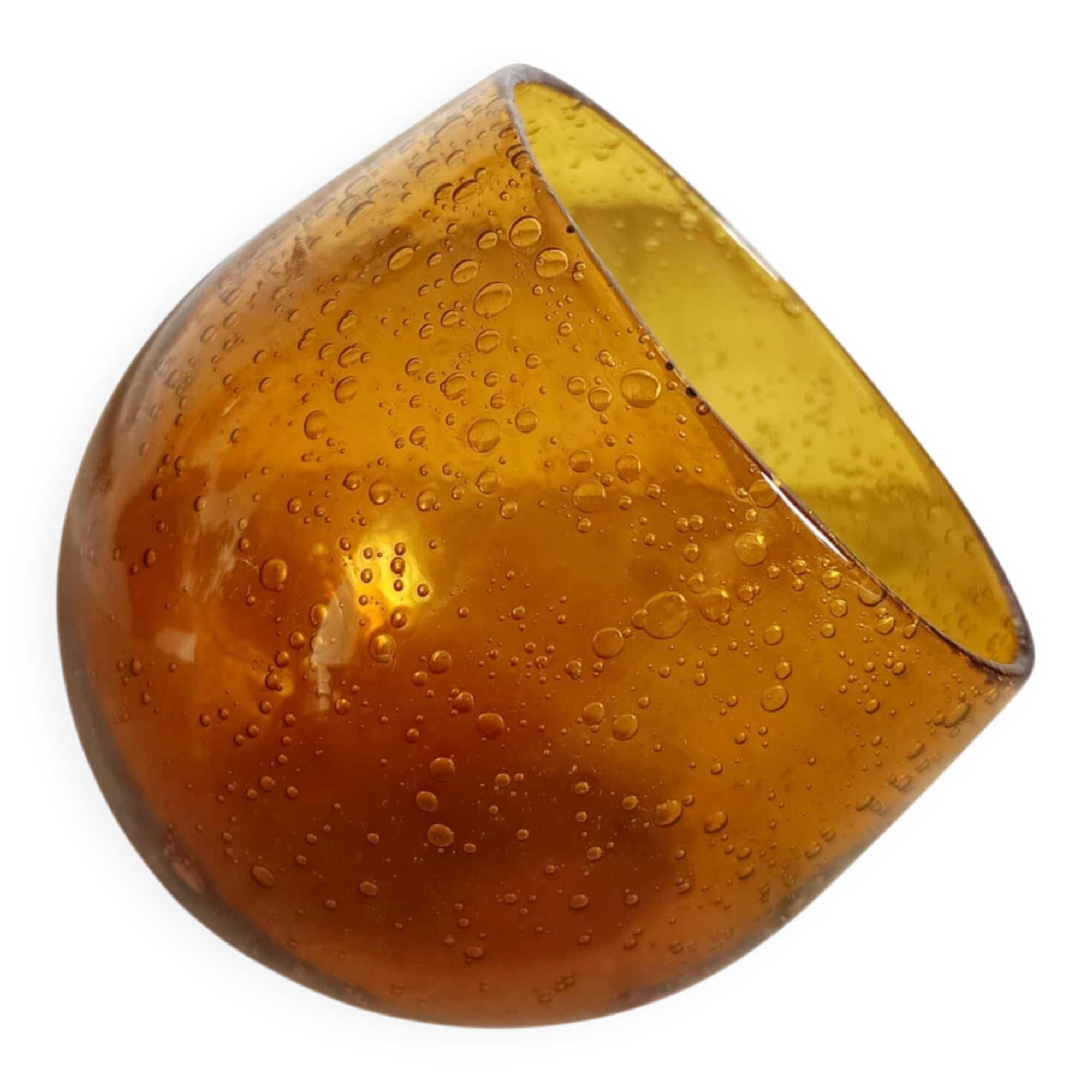 Bol ou verre penché ambré signé Biot