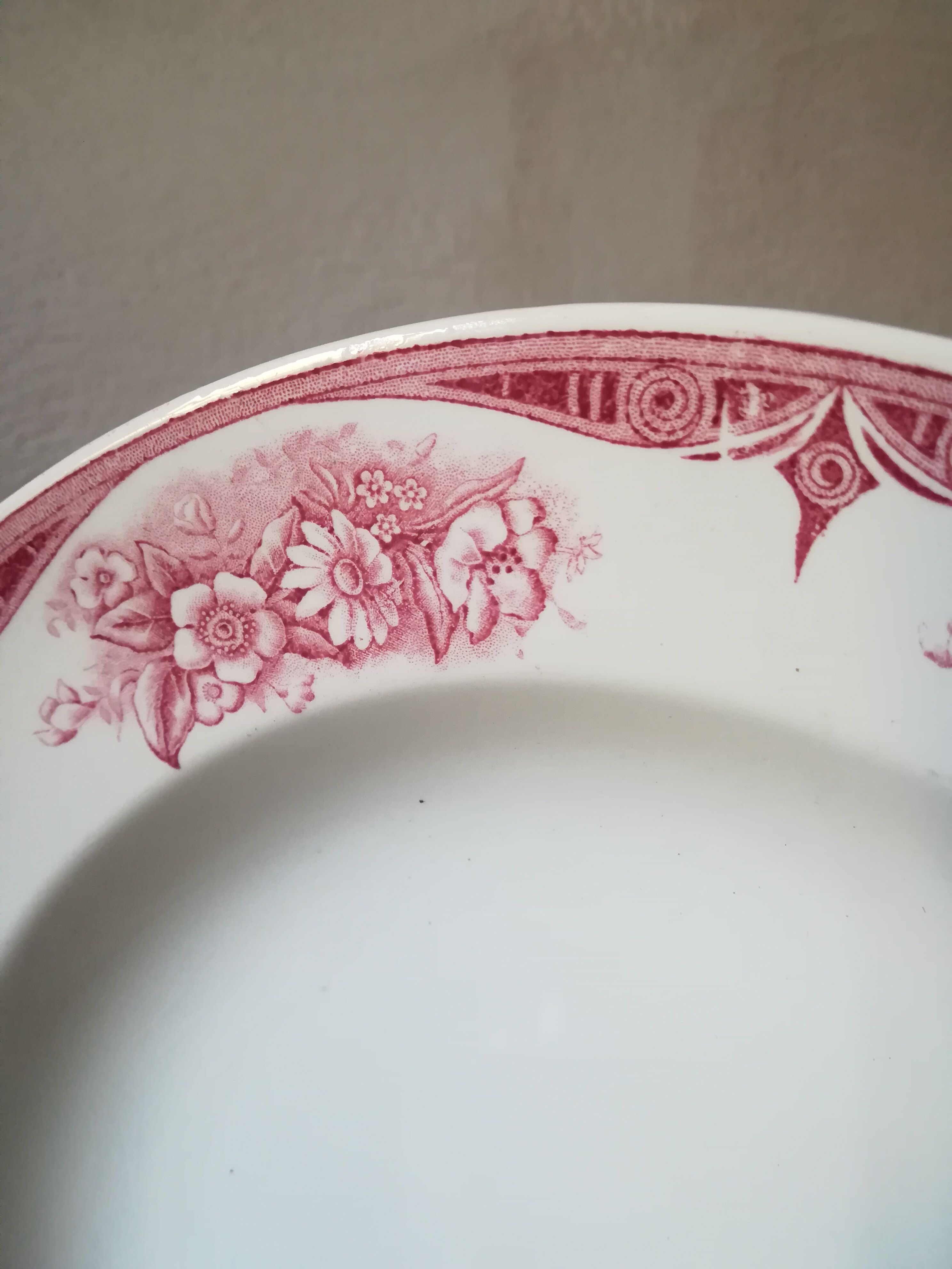 Set of 6 hollow iron earth plates by Boch