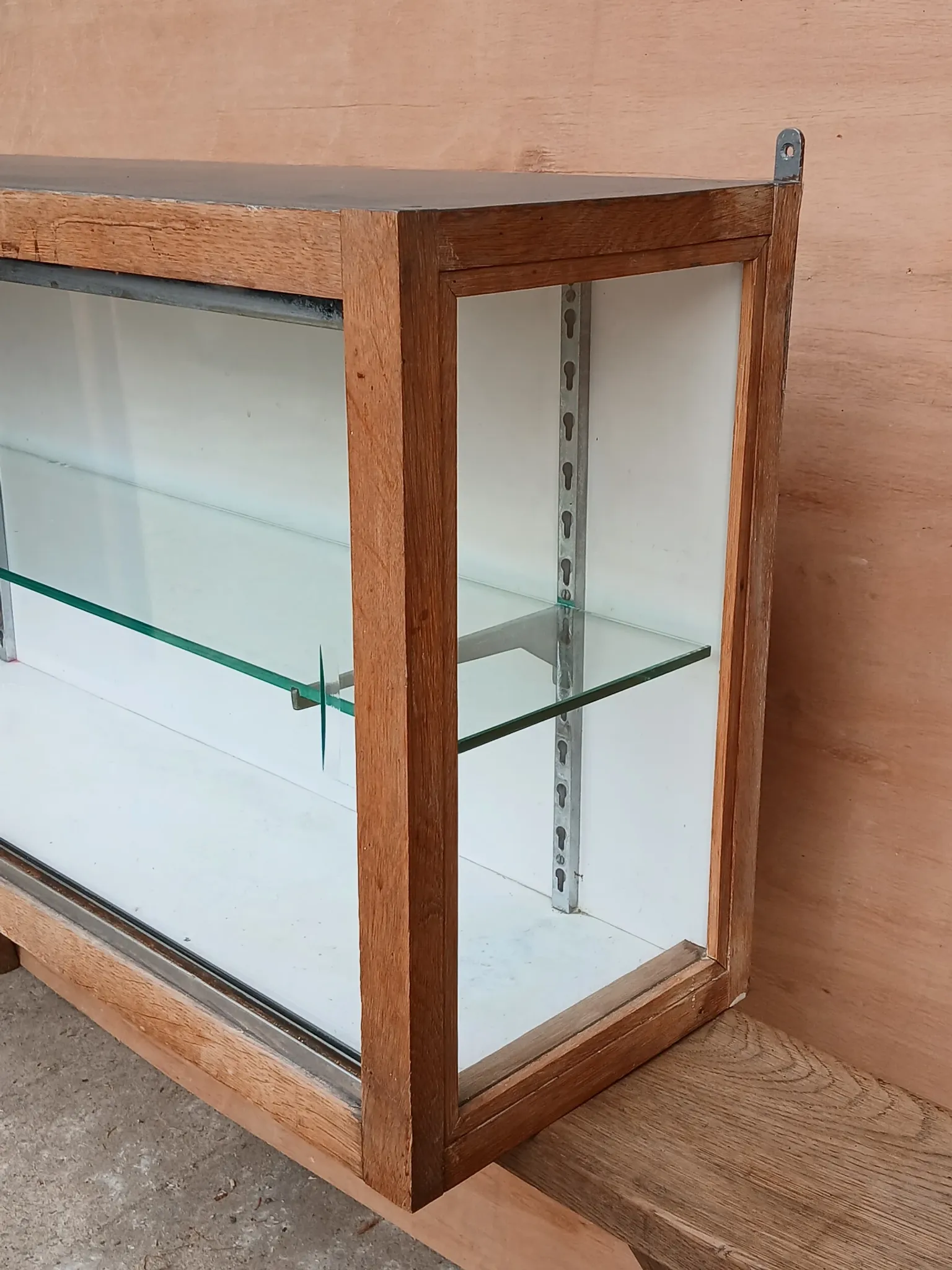 Vitrine murale années 50
