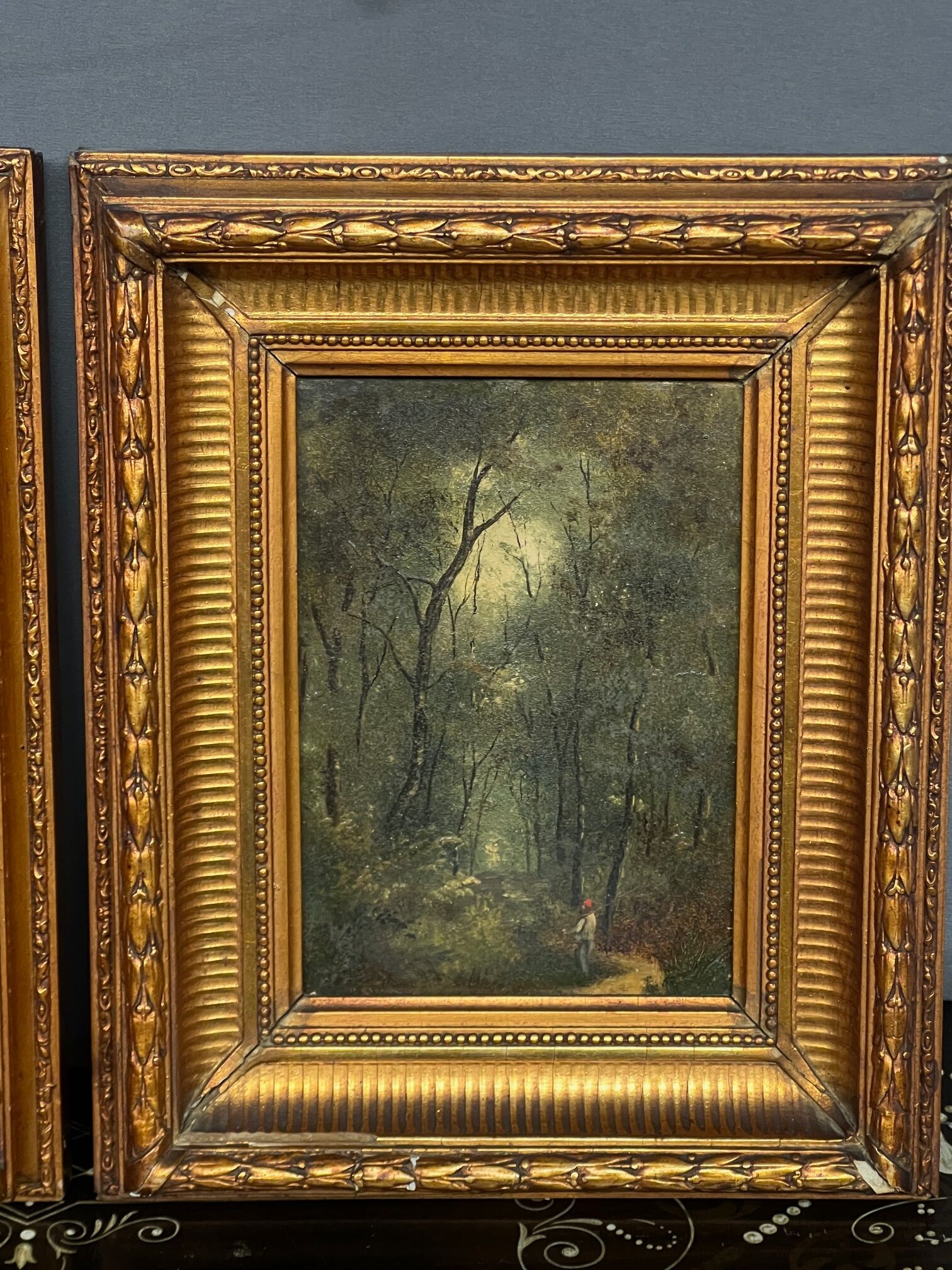 Paire de peintures "Paysage forestier" sur panneau de bois.