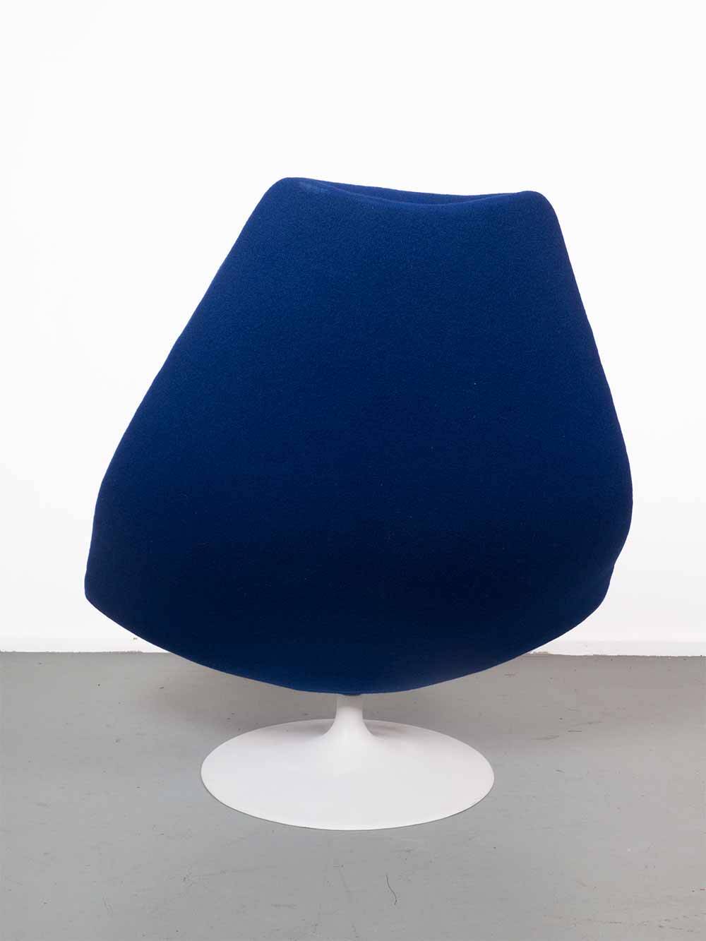 Blue Artifort swivel chair F590 – Geoffrey D. Harcourt