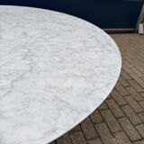 Original Knoll Tulip dining table in Carrara marble (120cm)
