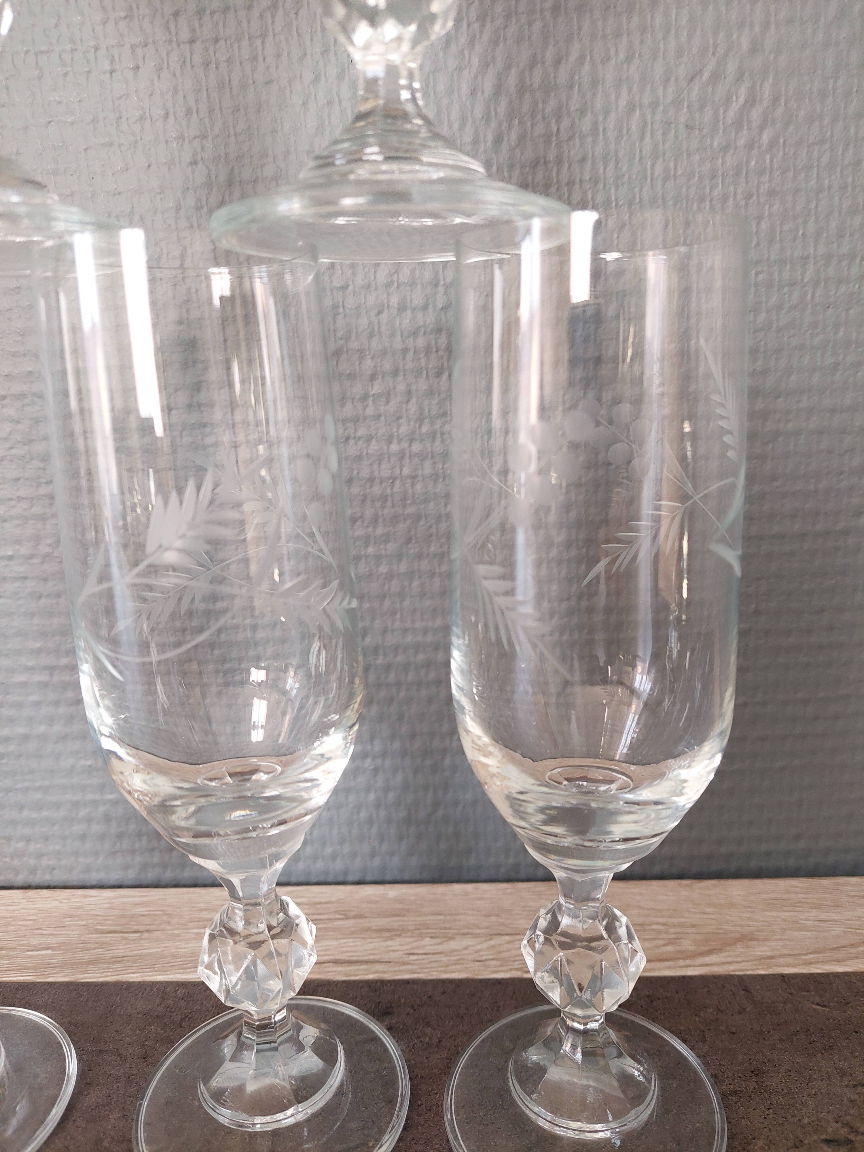 Set of 6 champagne flutes in chiseled glass
