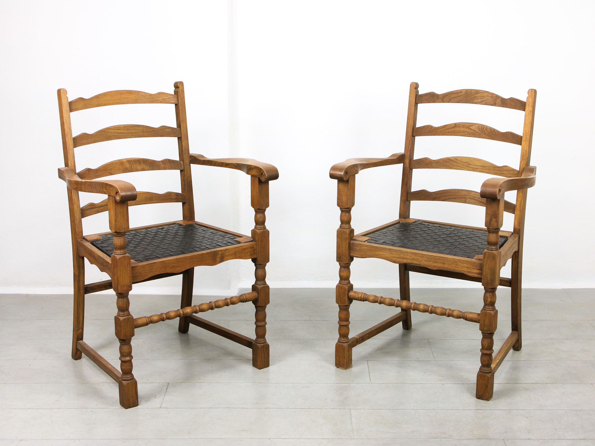 Chaises médiévales vintage en chêne, lot de 4
