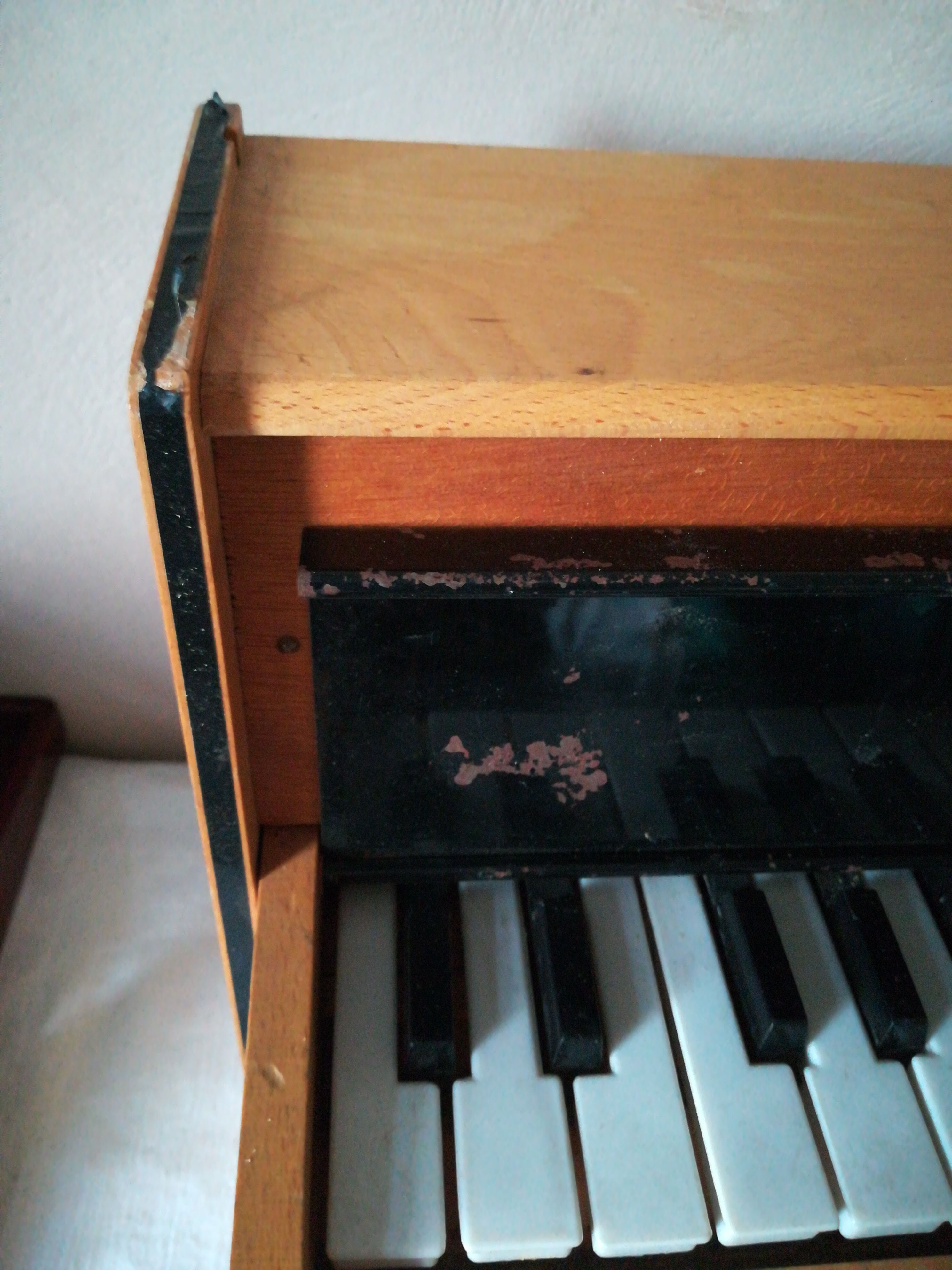 Miniature piano Opera for children