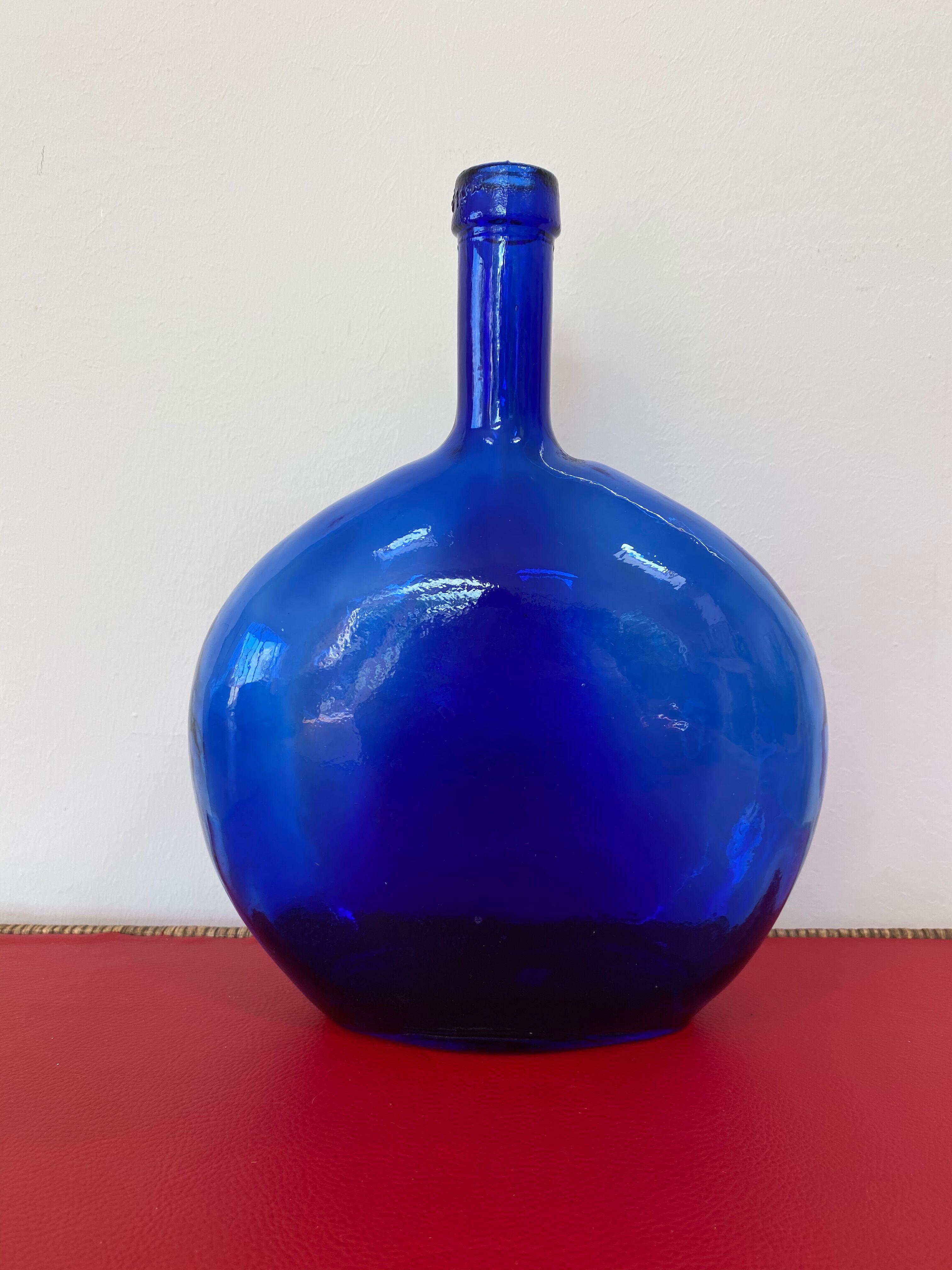 Carafe / vase / lady-jeanne in cobalt blue glass