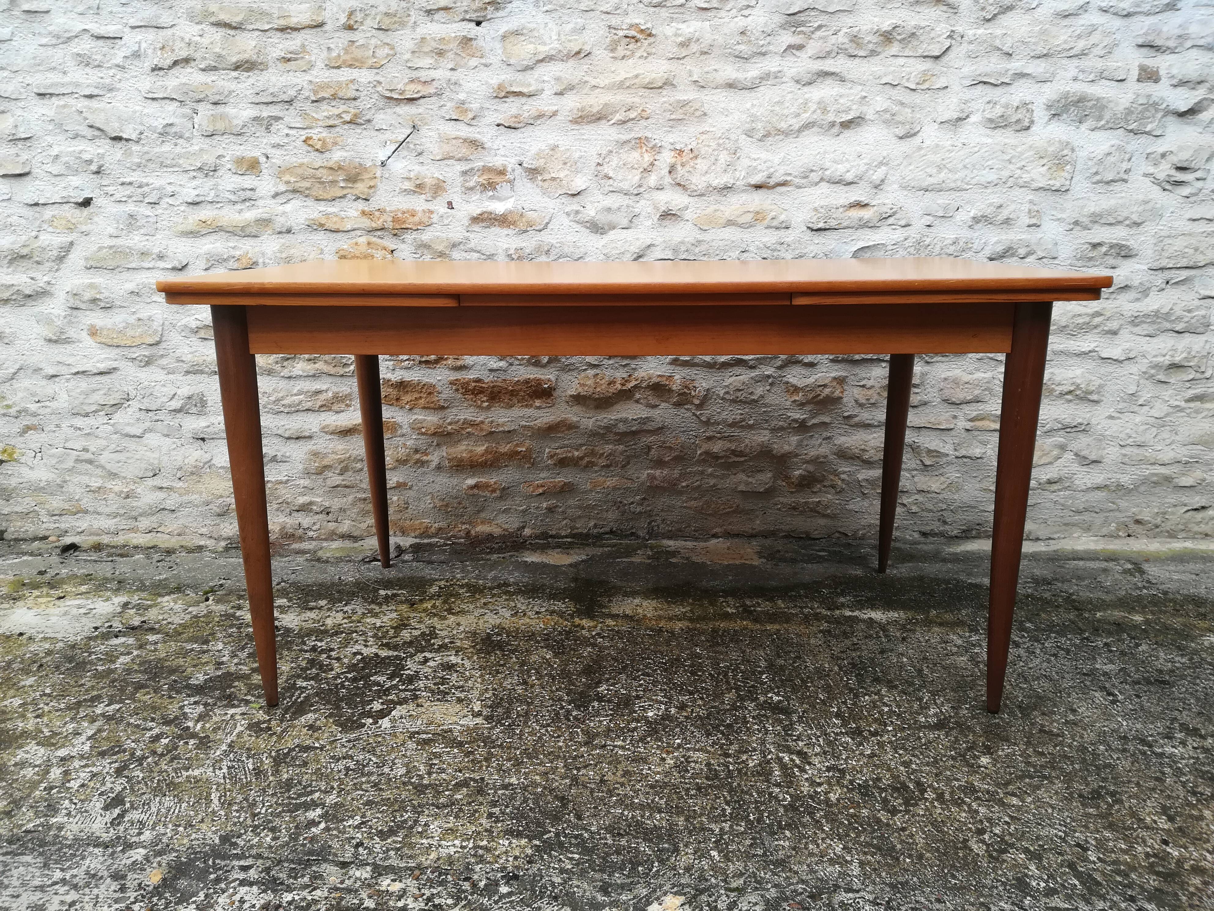 Scandinavian table with two extensions