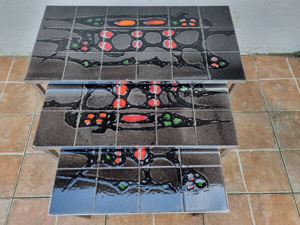 Ensemble de trois tables gigognes style  Belarti, années 60, space age