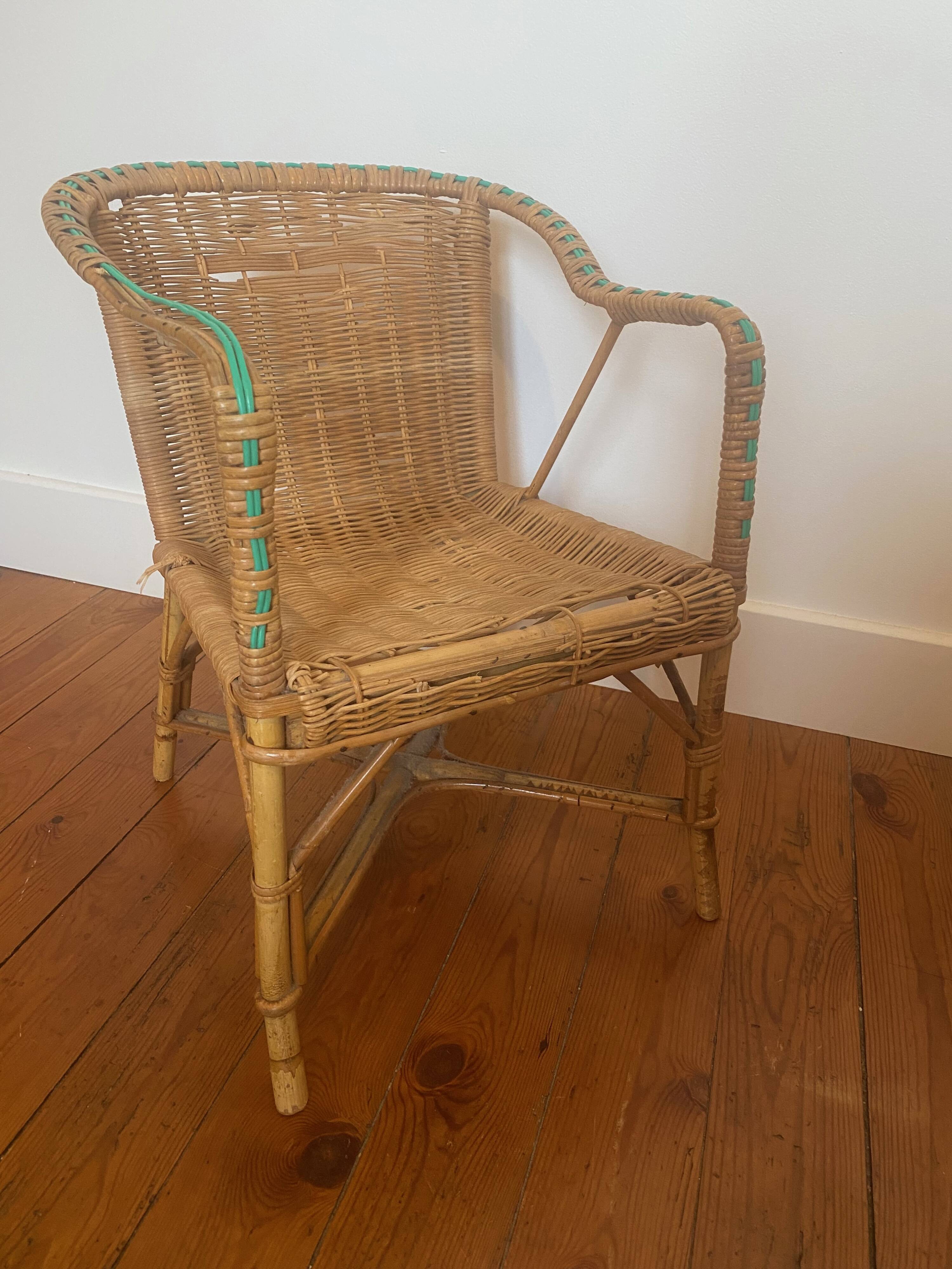 Ensemble table + chaise enfant en rotin.