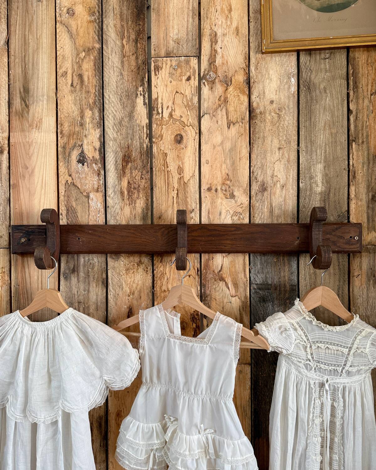 Oak wall-mounted coat rack