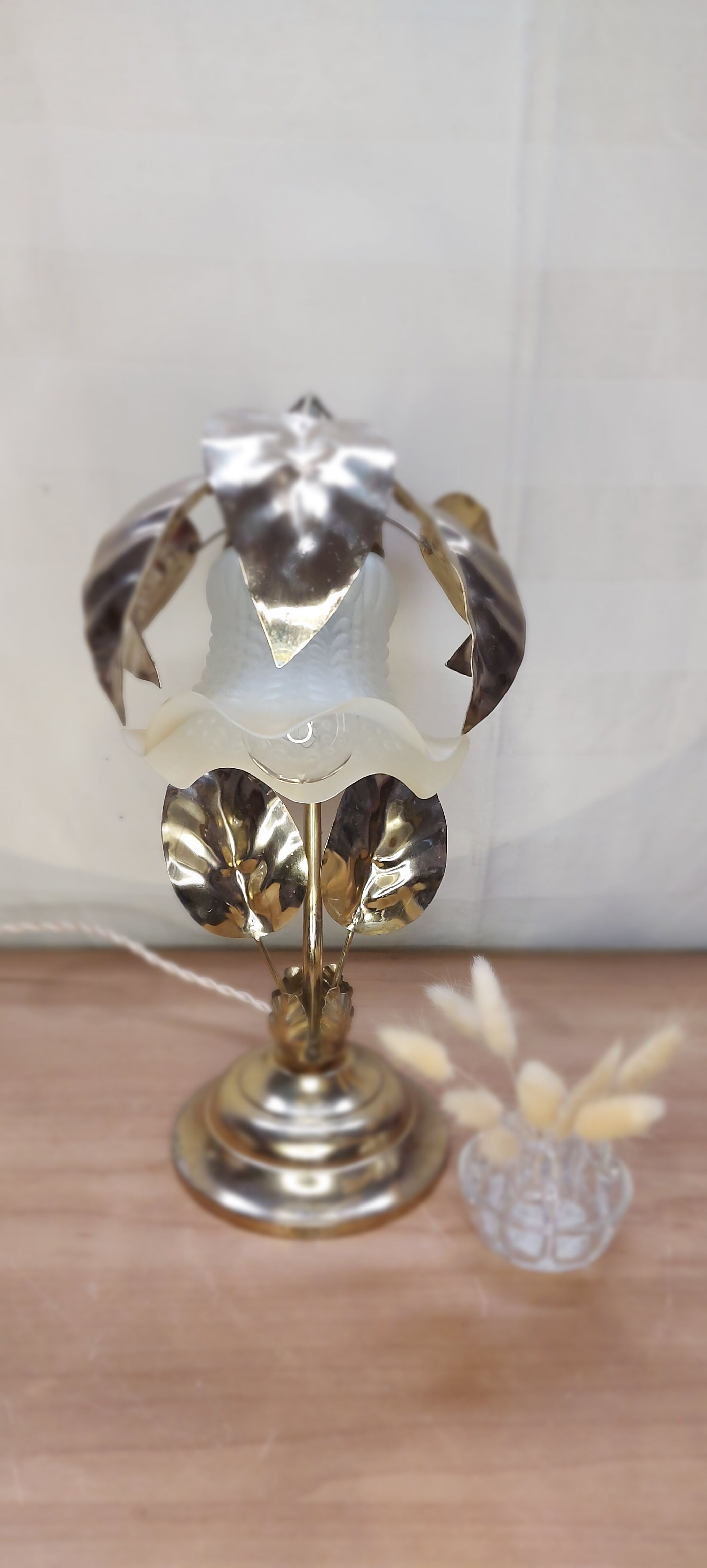Gold metal flower lamp