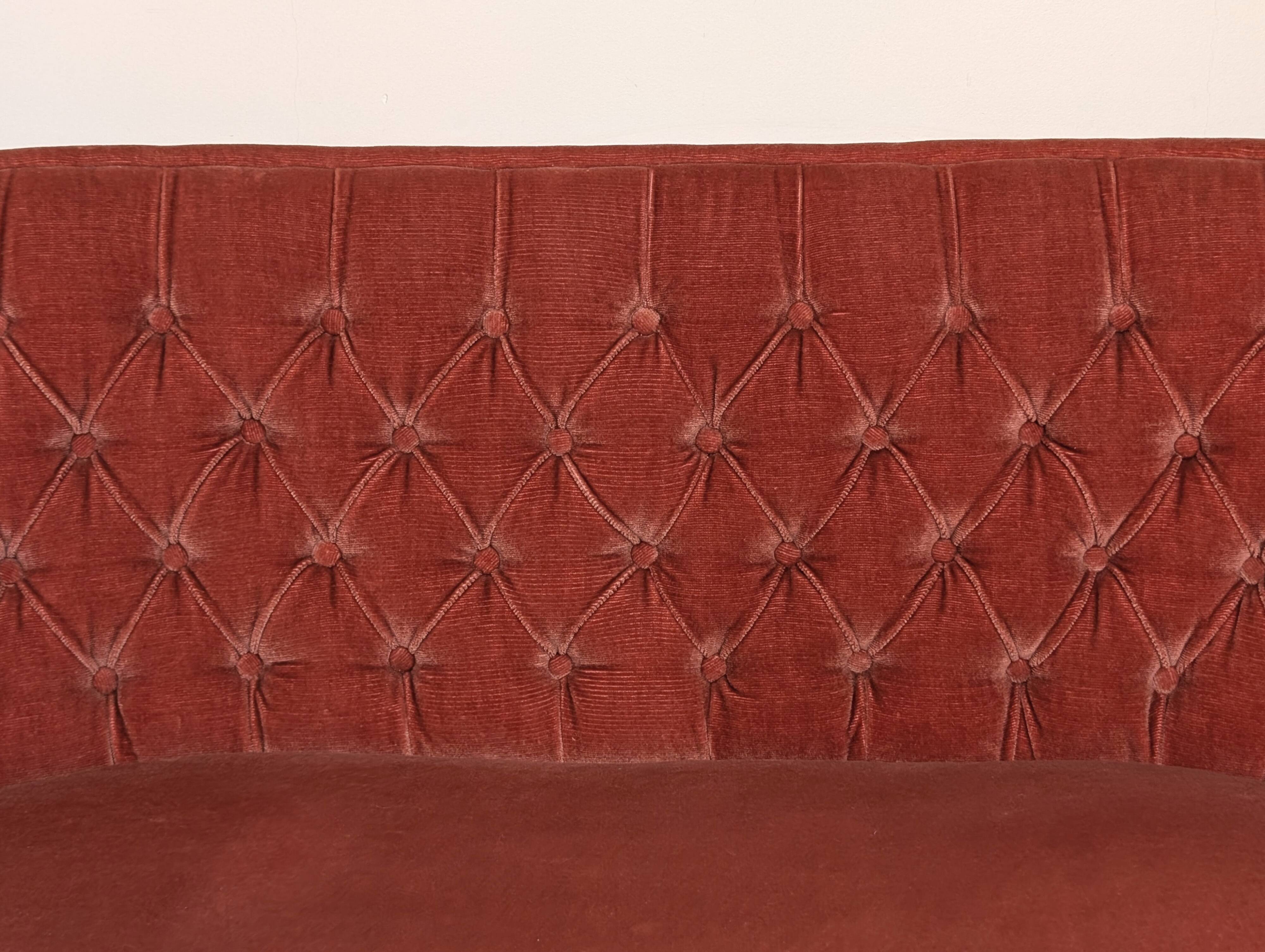 Toad sofa in old pink velvet