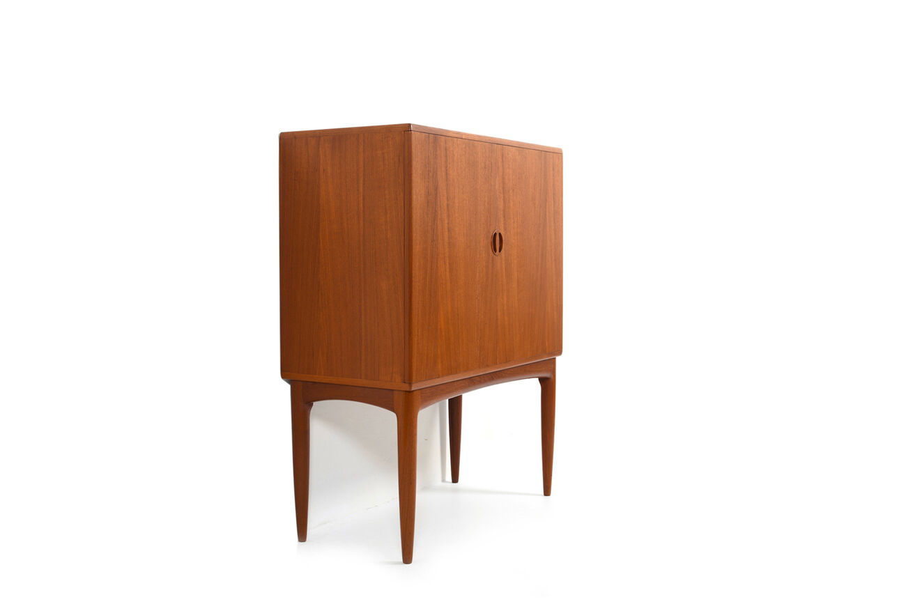 Mid Century Fine Danish Bar Cabinet in Teak